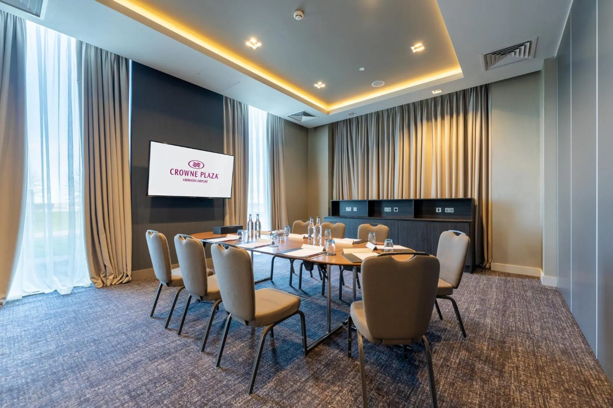 Meeting/conference room in Crowne Plaza Aberdeen Airport by IHG