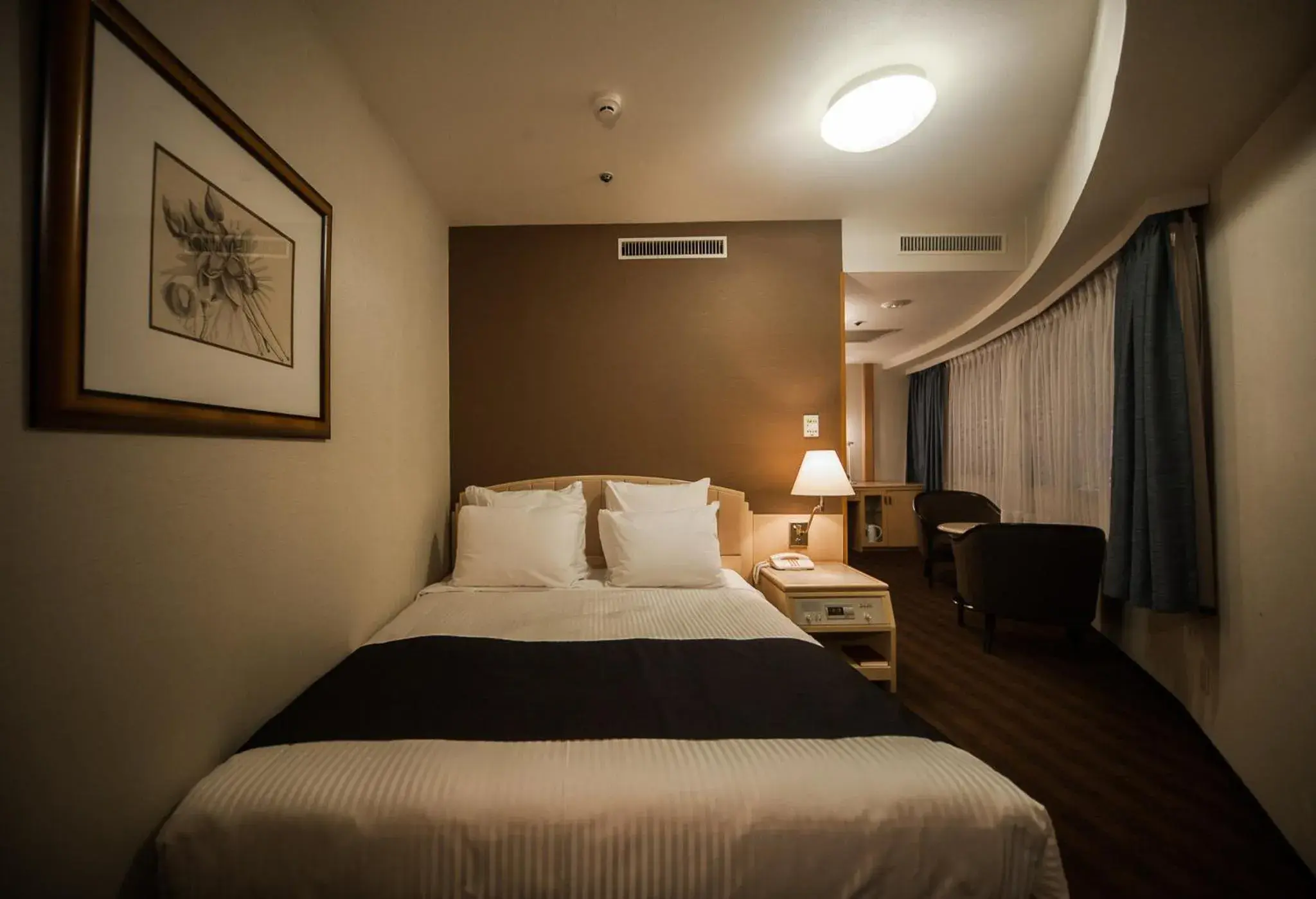 Corner Double Room - single occupancy - Annex Building - Non-Smoking in ANA Crowne Plaza Matsuyama by IHG Corner Double Room - single occupancy - Annex Building - Non-Smoking in ANA Crowne Plaza Matsuyama by IHG