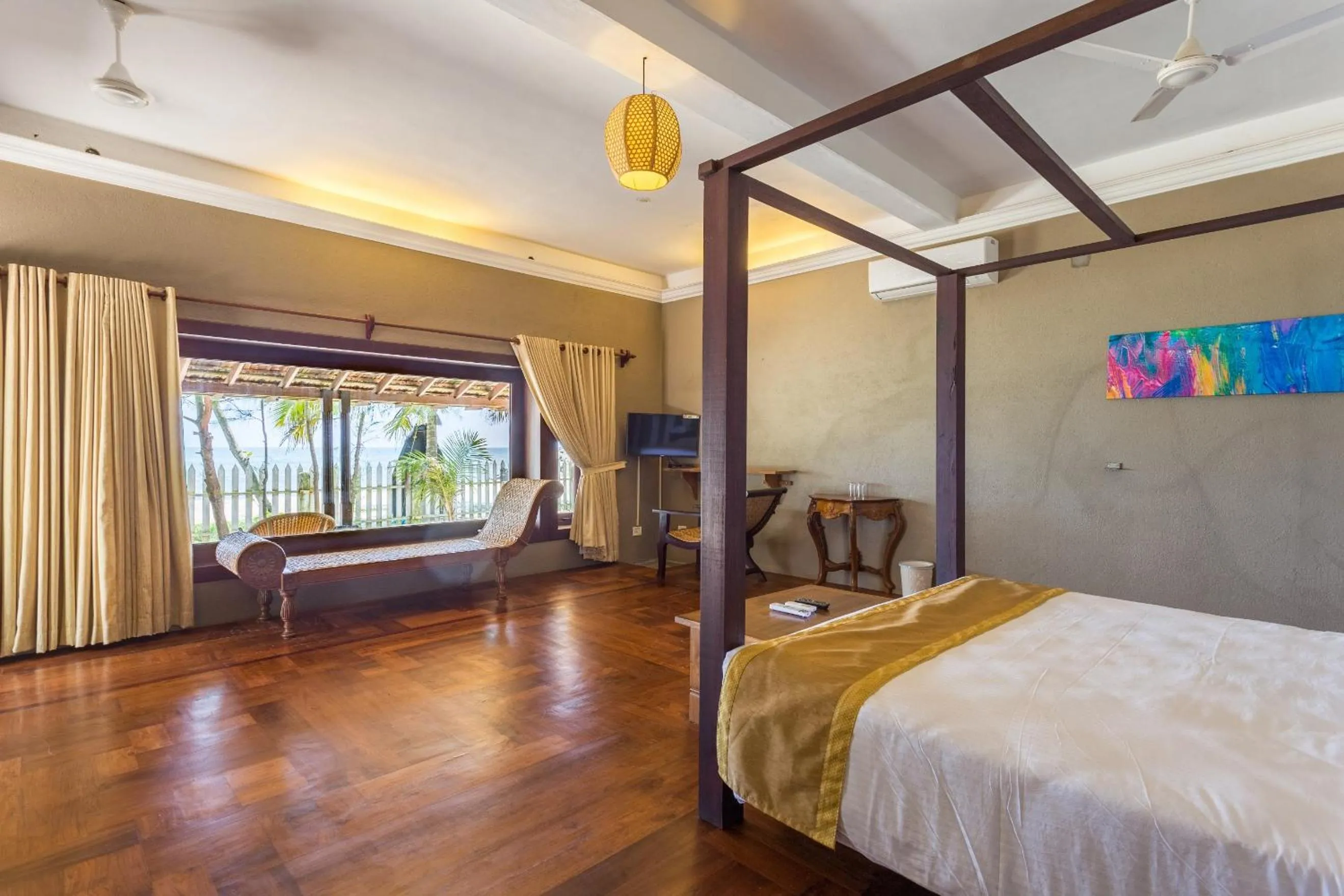 Day, Bed in Azure Tides Marari