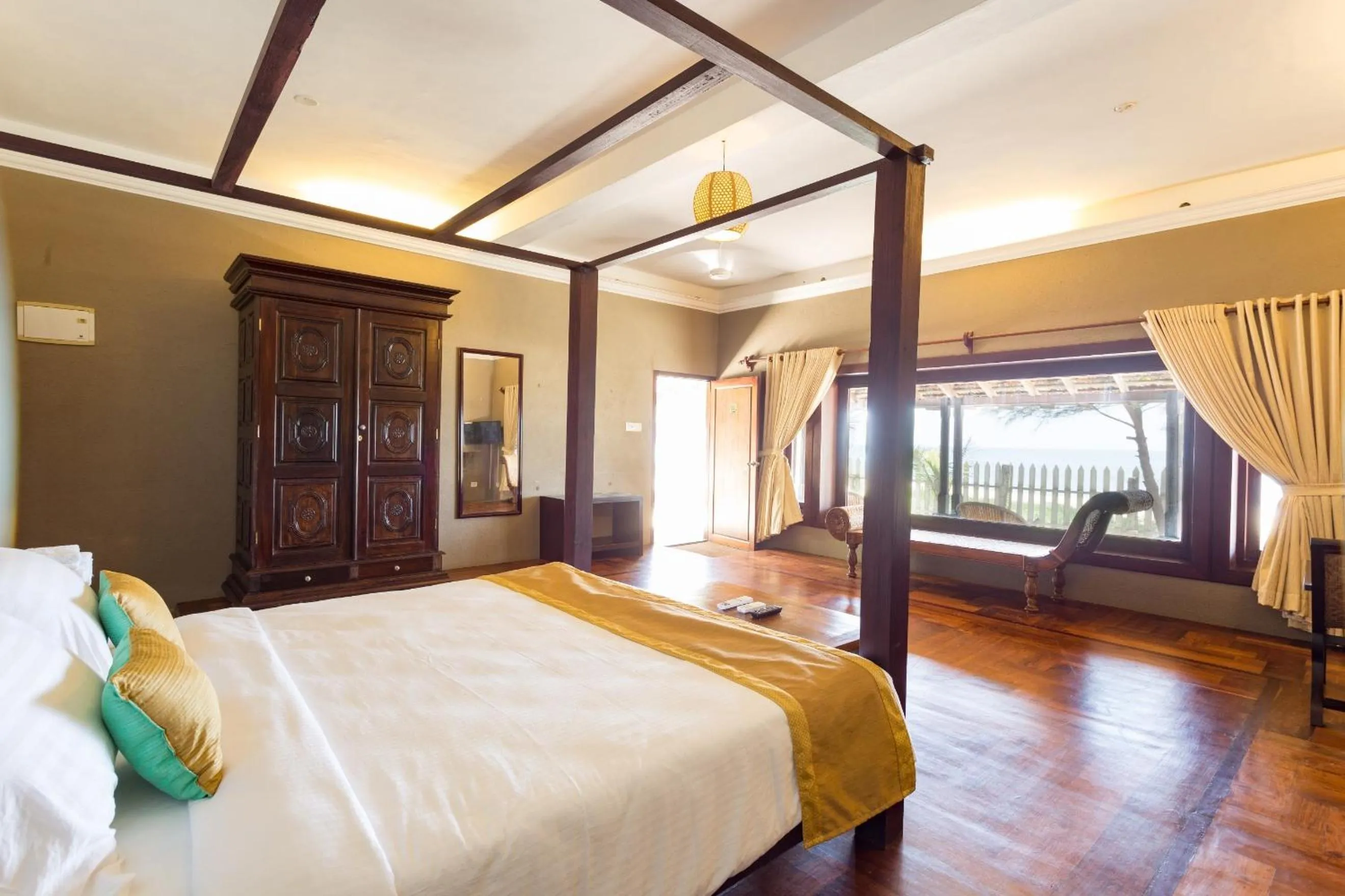 Spring, Bed in Azure Tides Marari