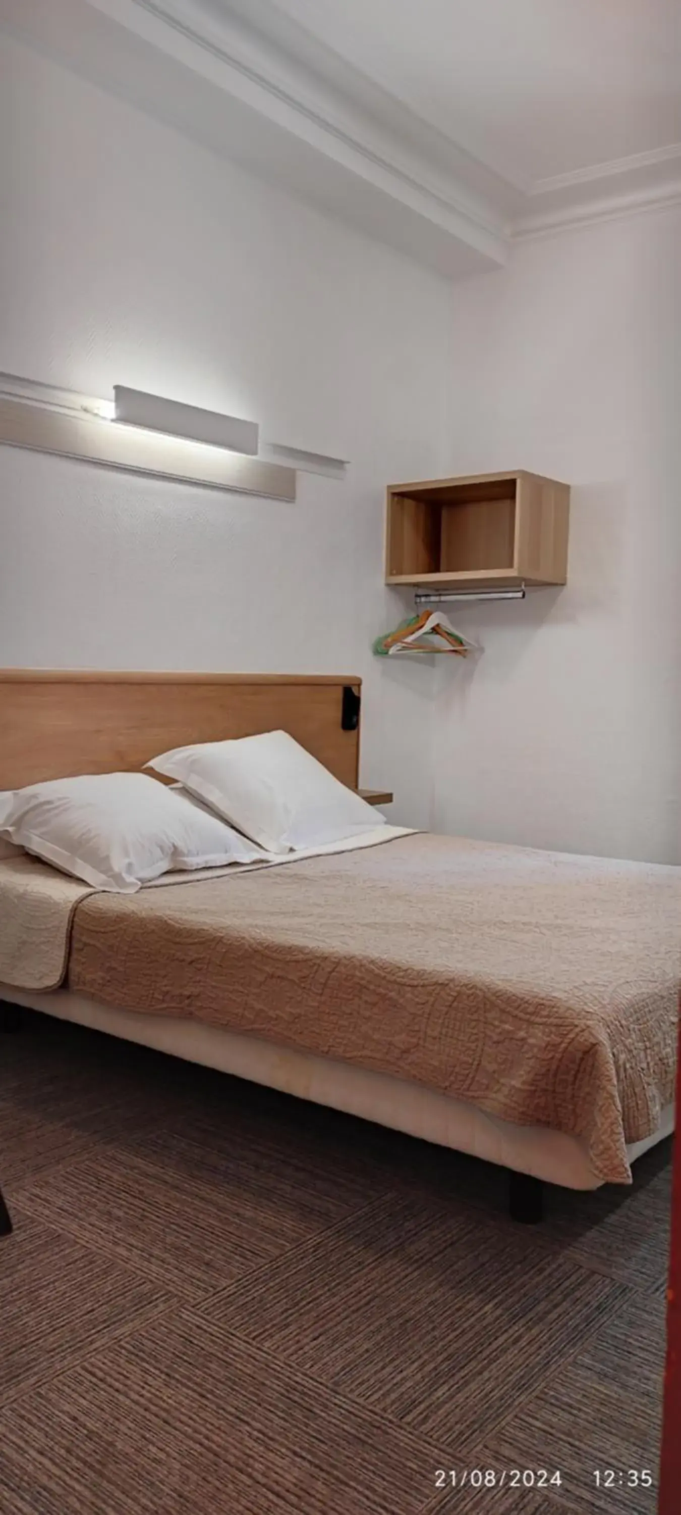 Standard Double Room with Shared Bathroom and Toilet in Hôtel Résidence Saint Ouen Standard Double Room with Shared Bathroom and Toilet in Hôtel Résidence Saint Ouen