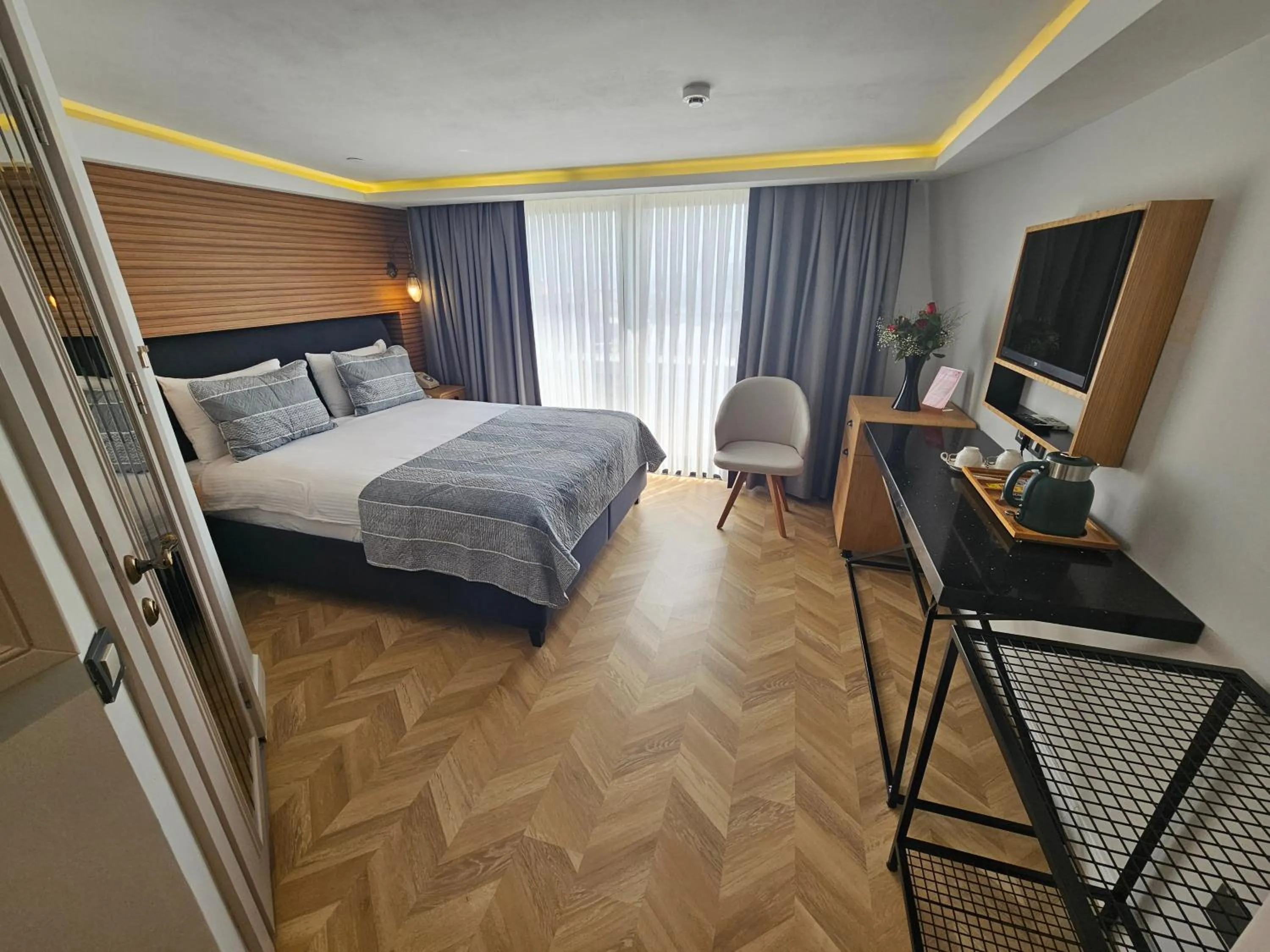 Photo of the whole room, Bed in Anthemis Hotel