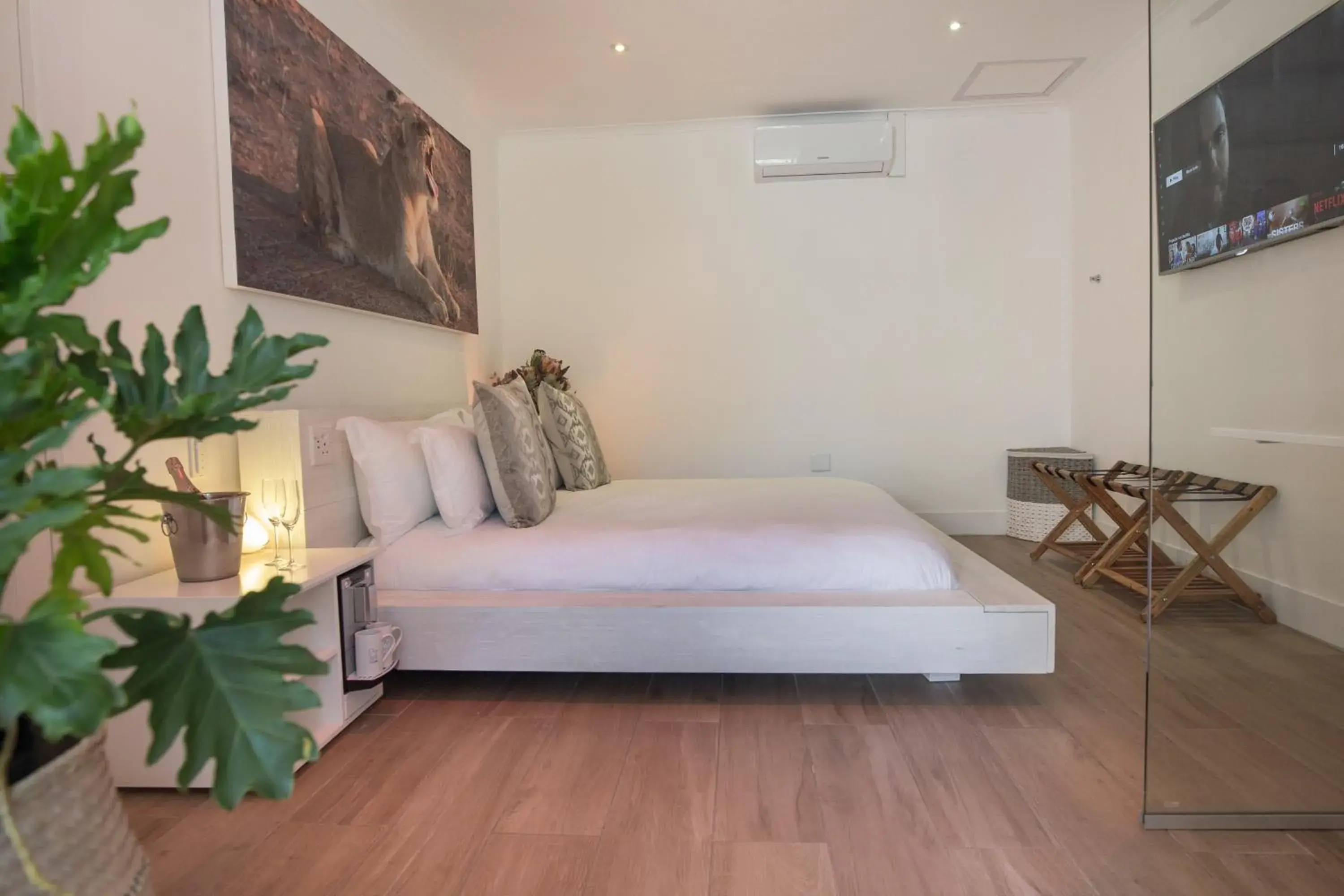 Photo of the whole room, Bed in theLAB Franschhoek Photo of the whole room, Bed in theLAB Franschhoek