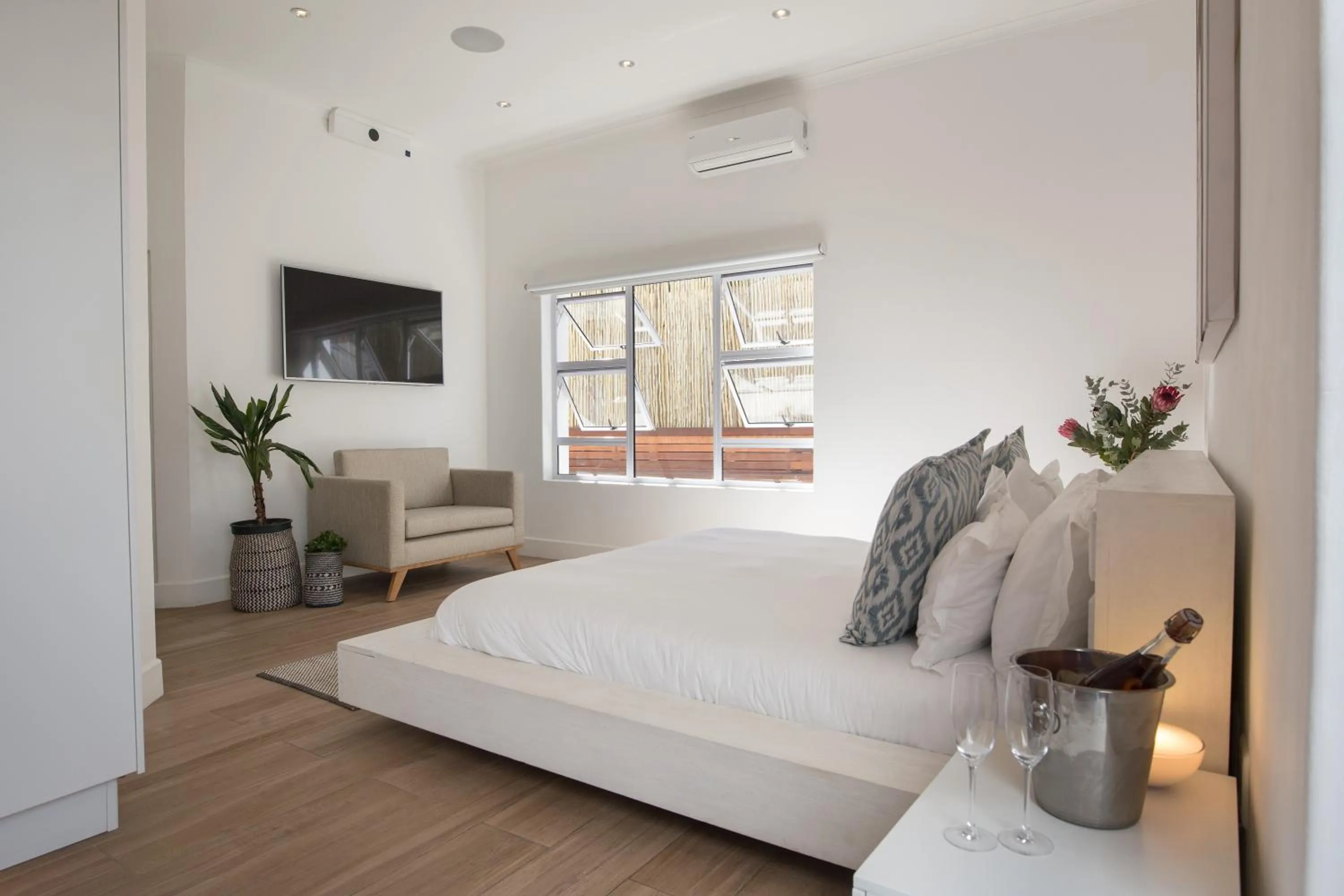 Photo of the whole room, Bed in theLAB Franschhoek