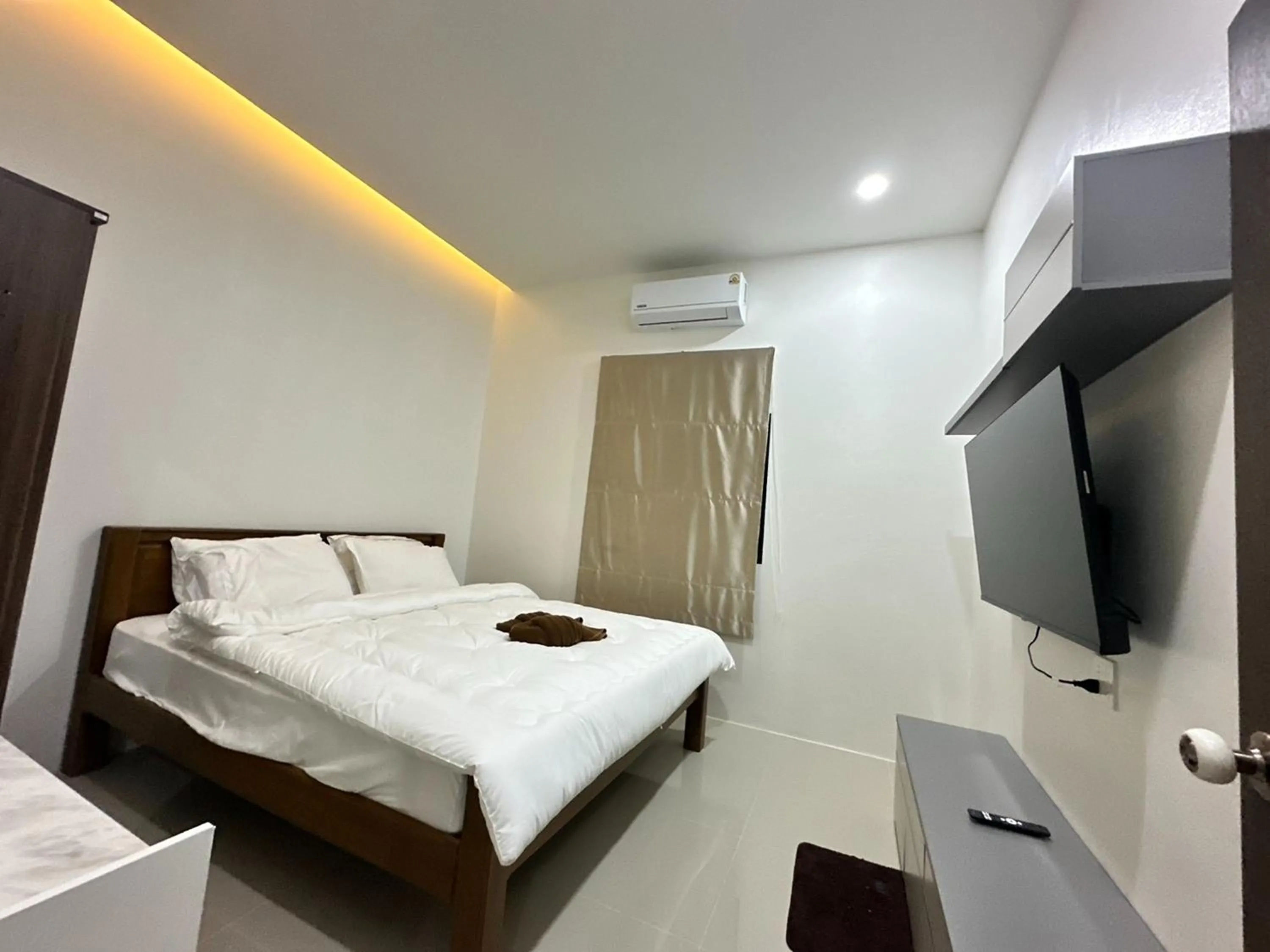 Bed in Golden Palm Resort