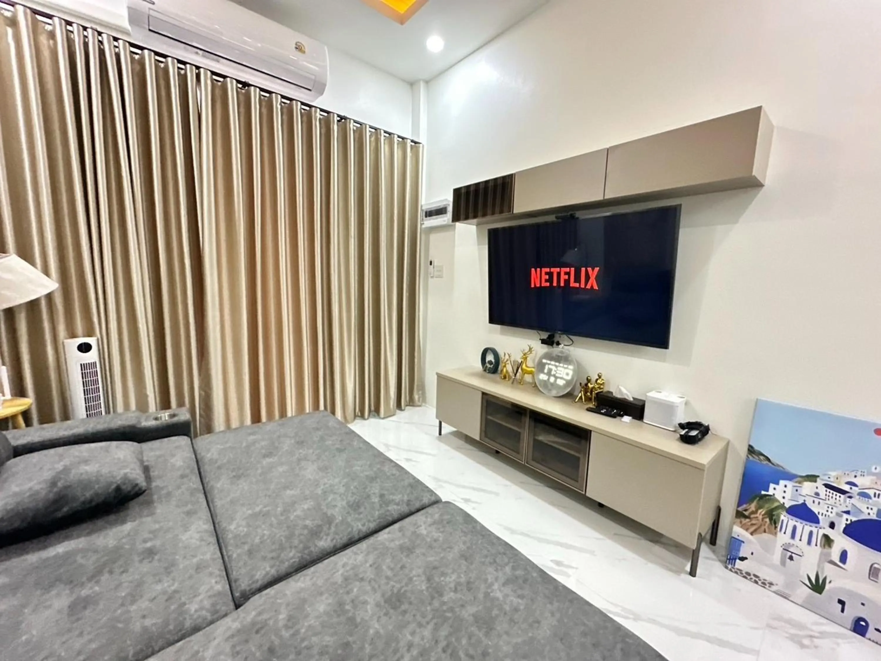 TV and multimedia in Golden Palm Resort