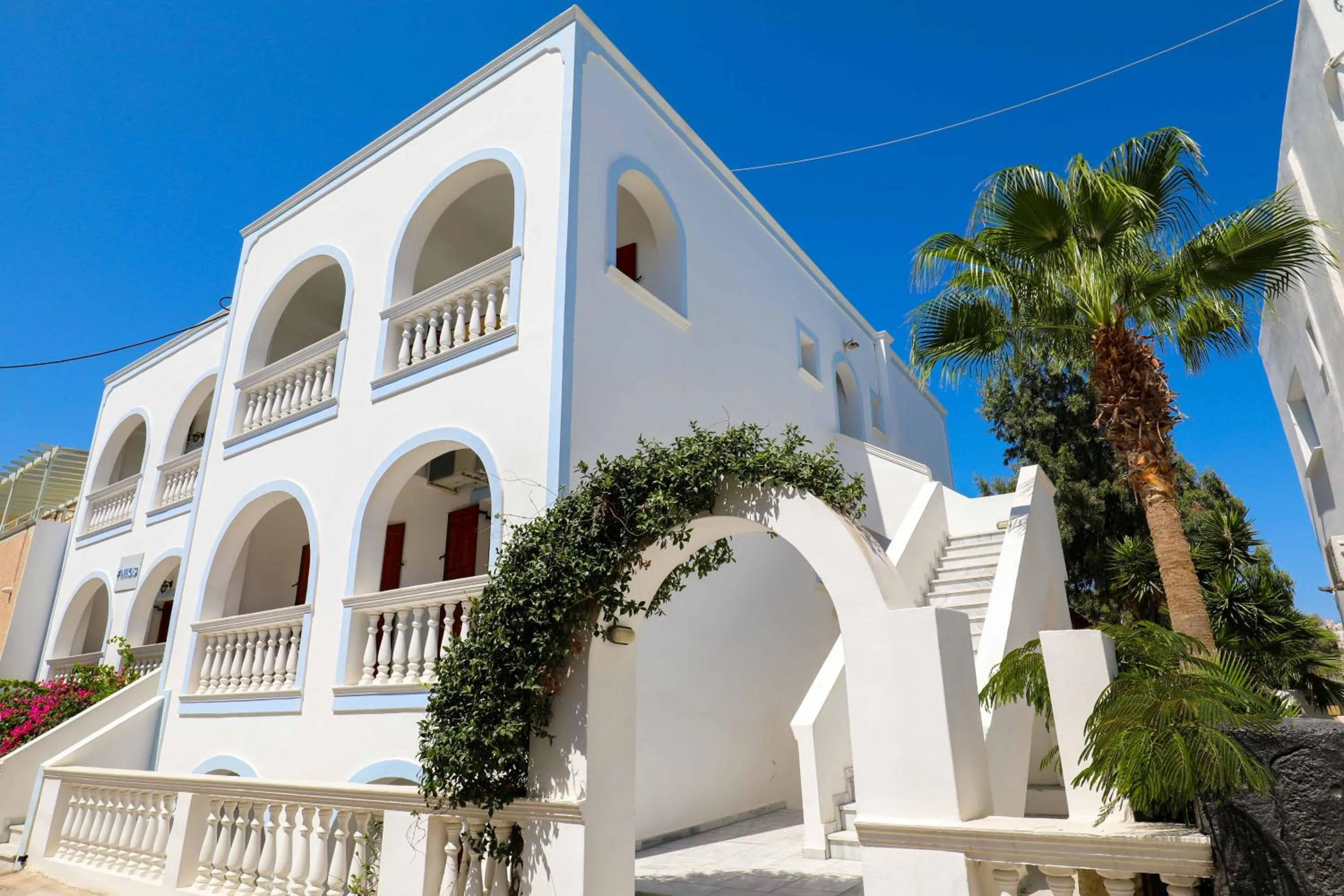 Finikas Santorini