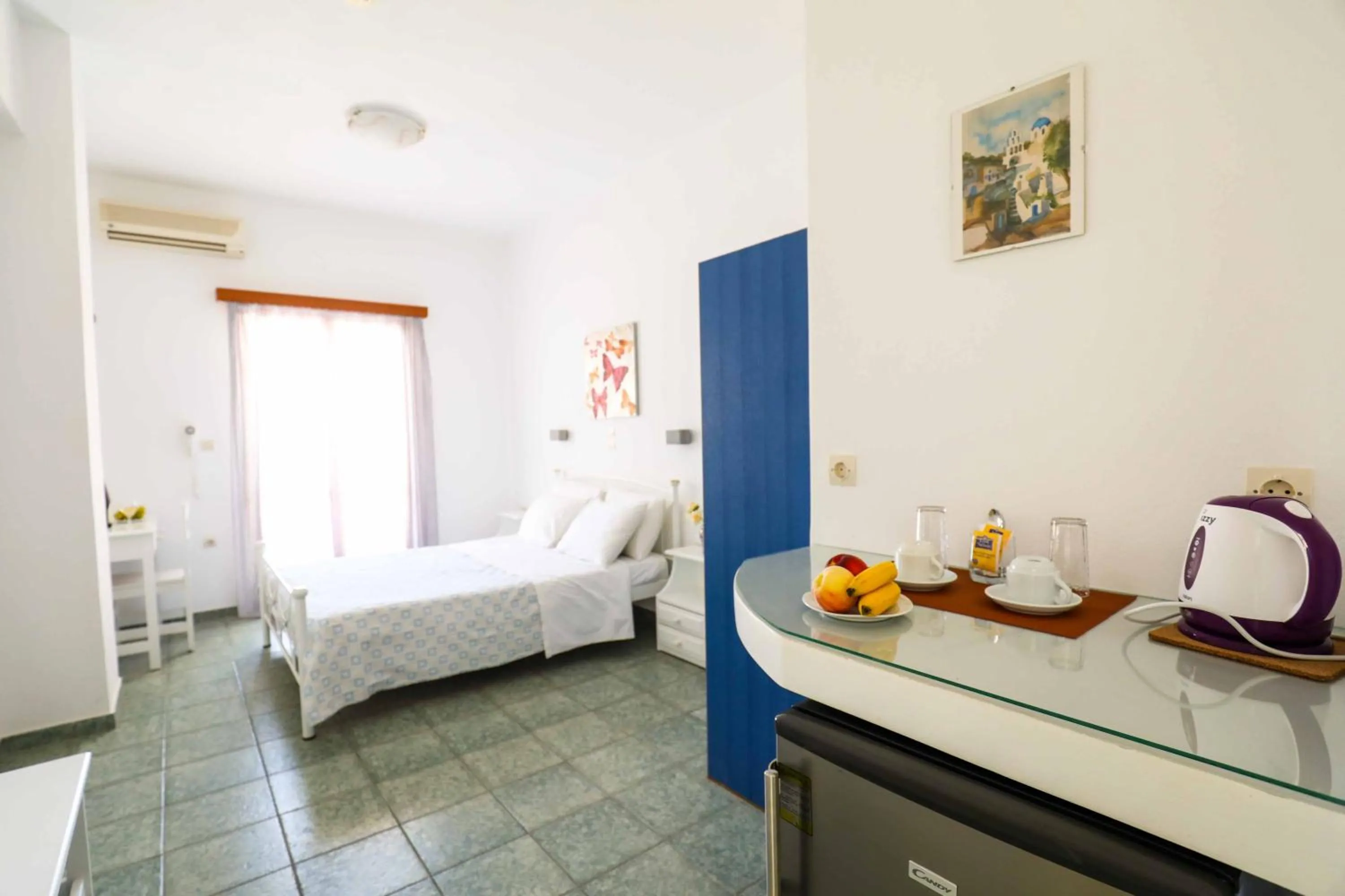 Finikas Santorini