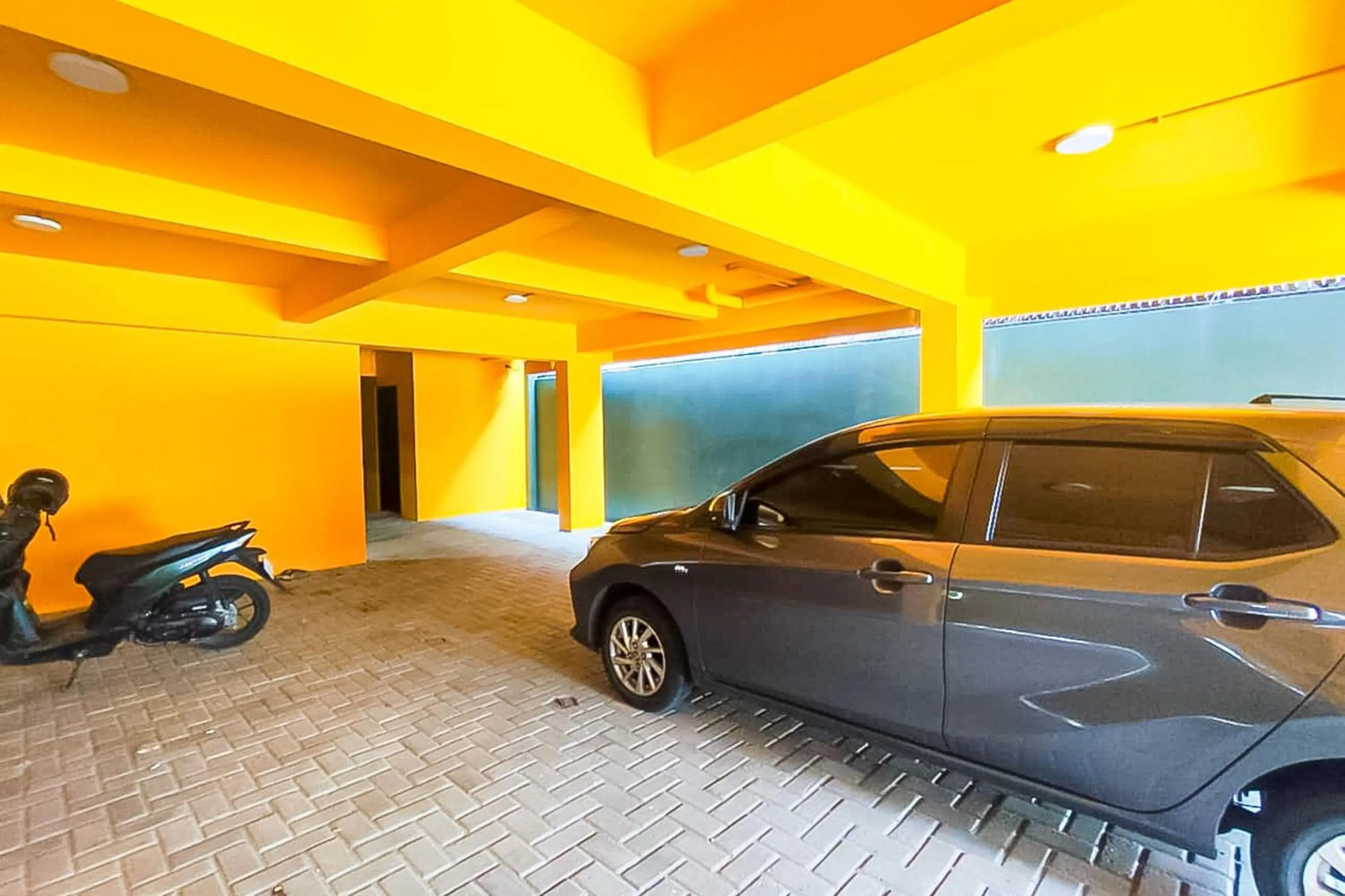 Parking in Sans Hotel Bogor