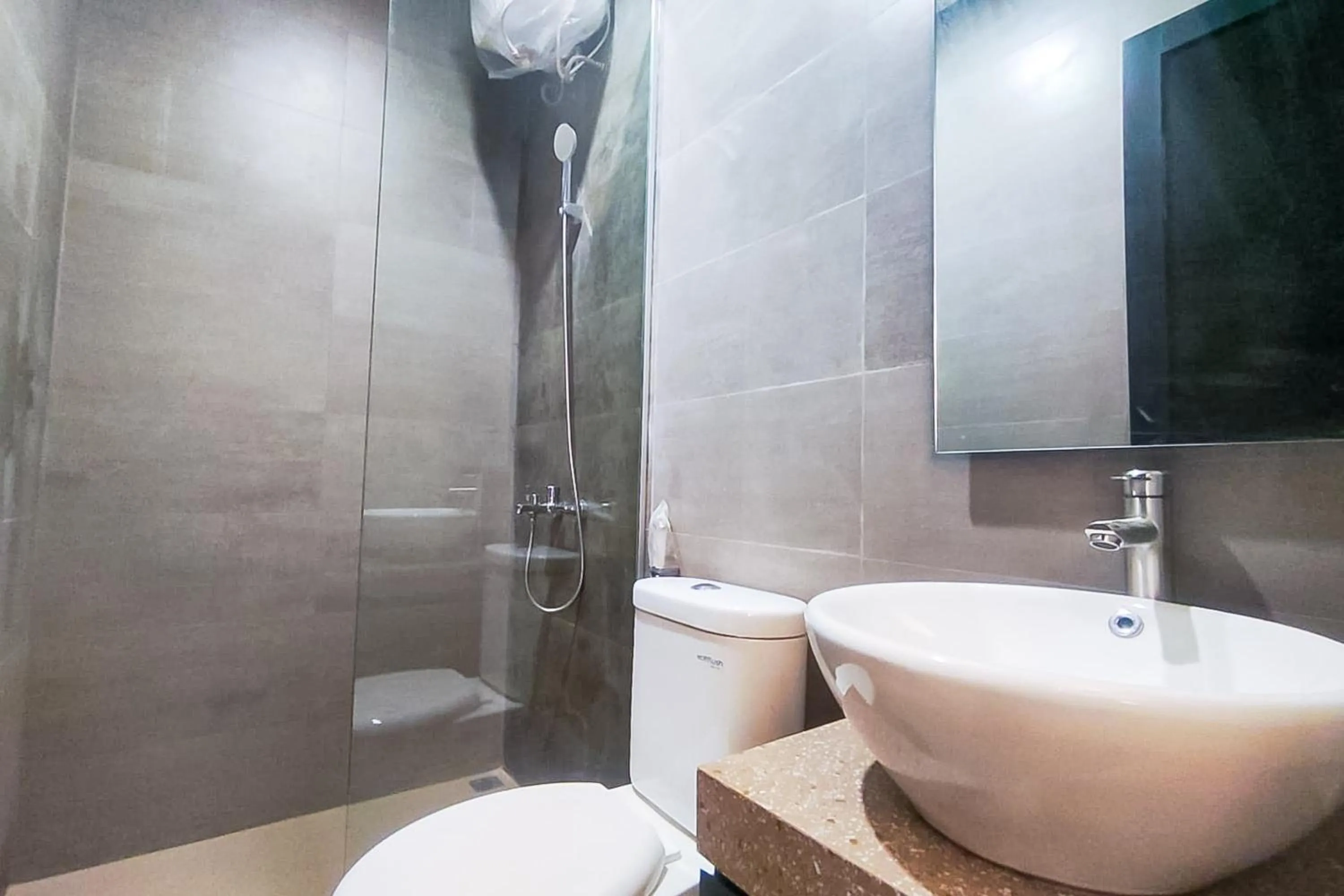 Bathroom in Sans Hotel Bogor