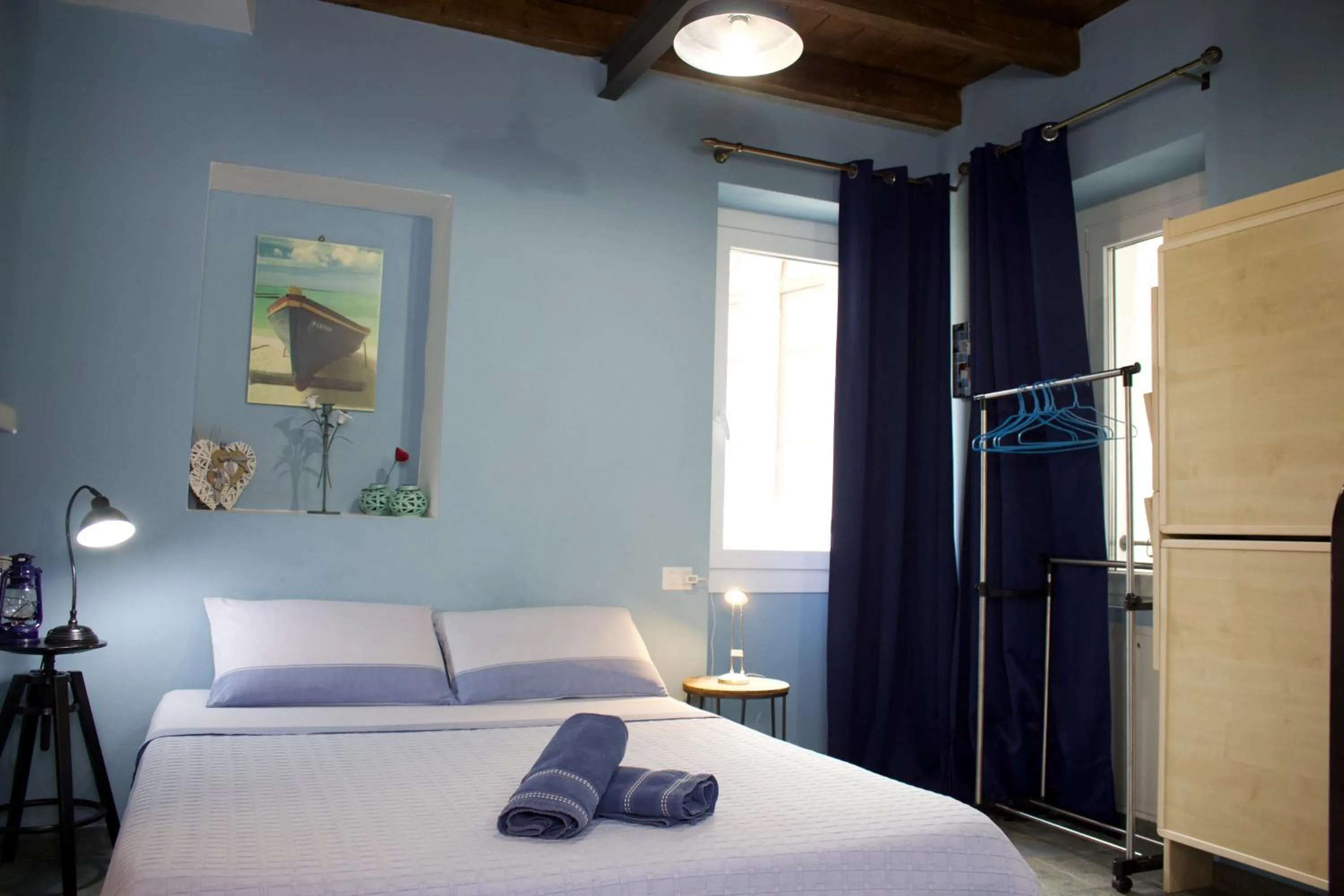 Photo of the whole room, Bed in La Casa Sul Sasso