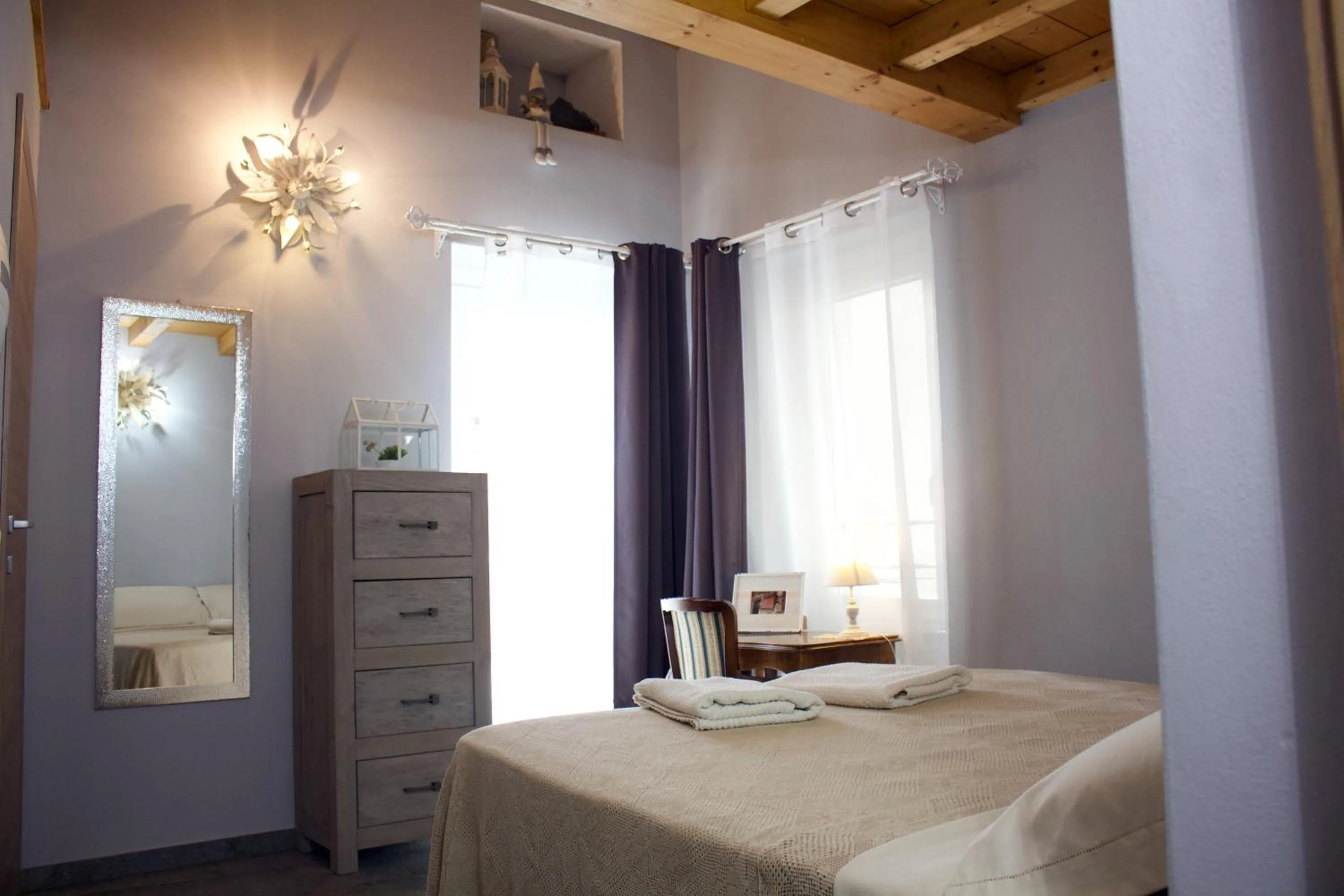 Photo of the whole room, Bed in La Casa Sul Sasso