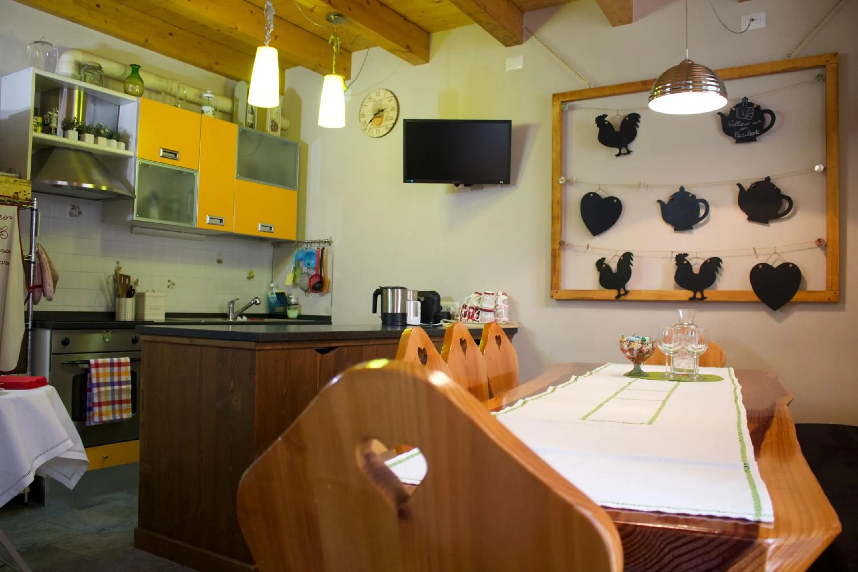 Communal kitchen in La Casa Sul Sasso