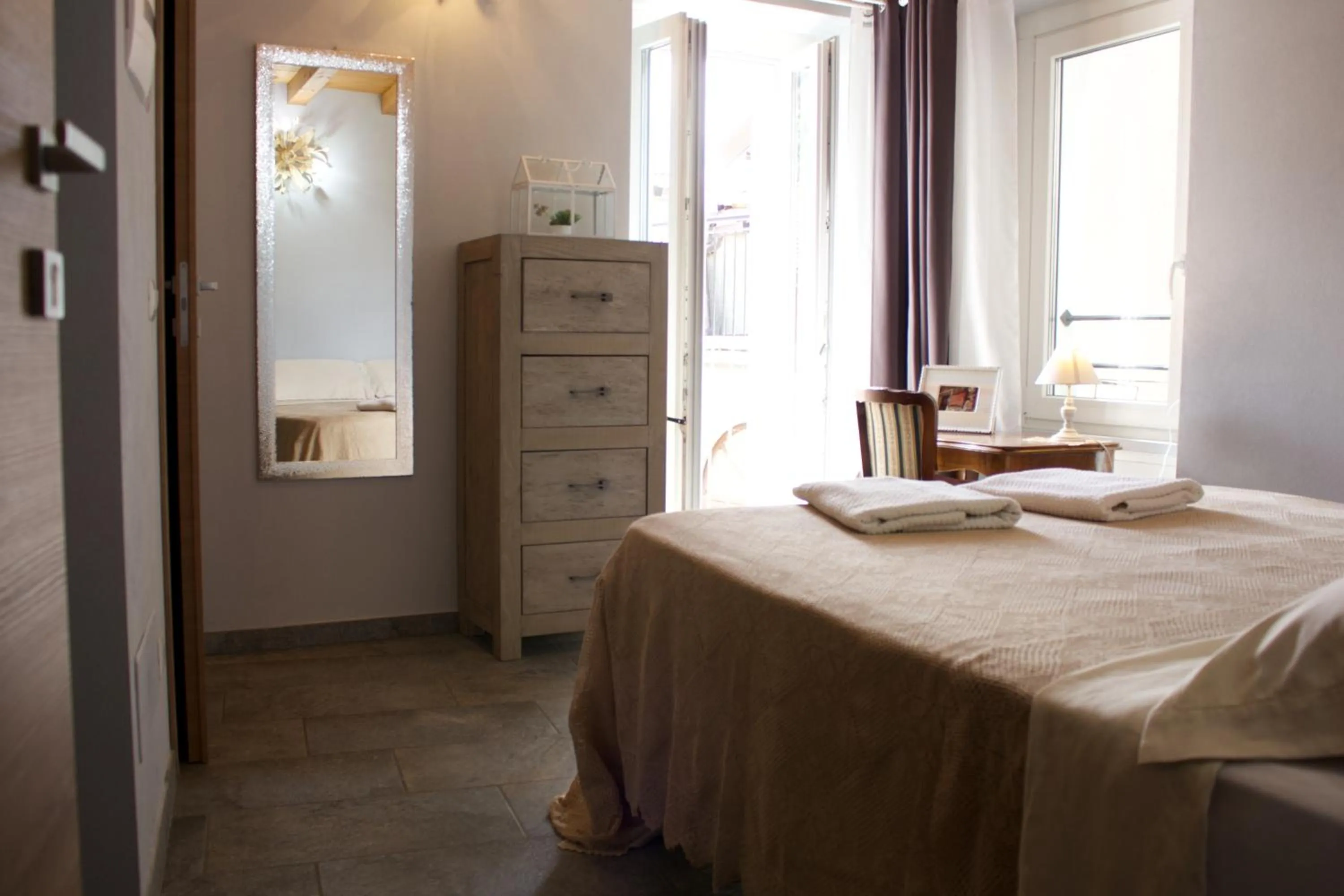 Photo of the whole room, Bed in La Casa Sul Sasso