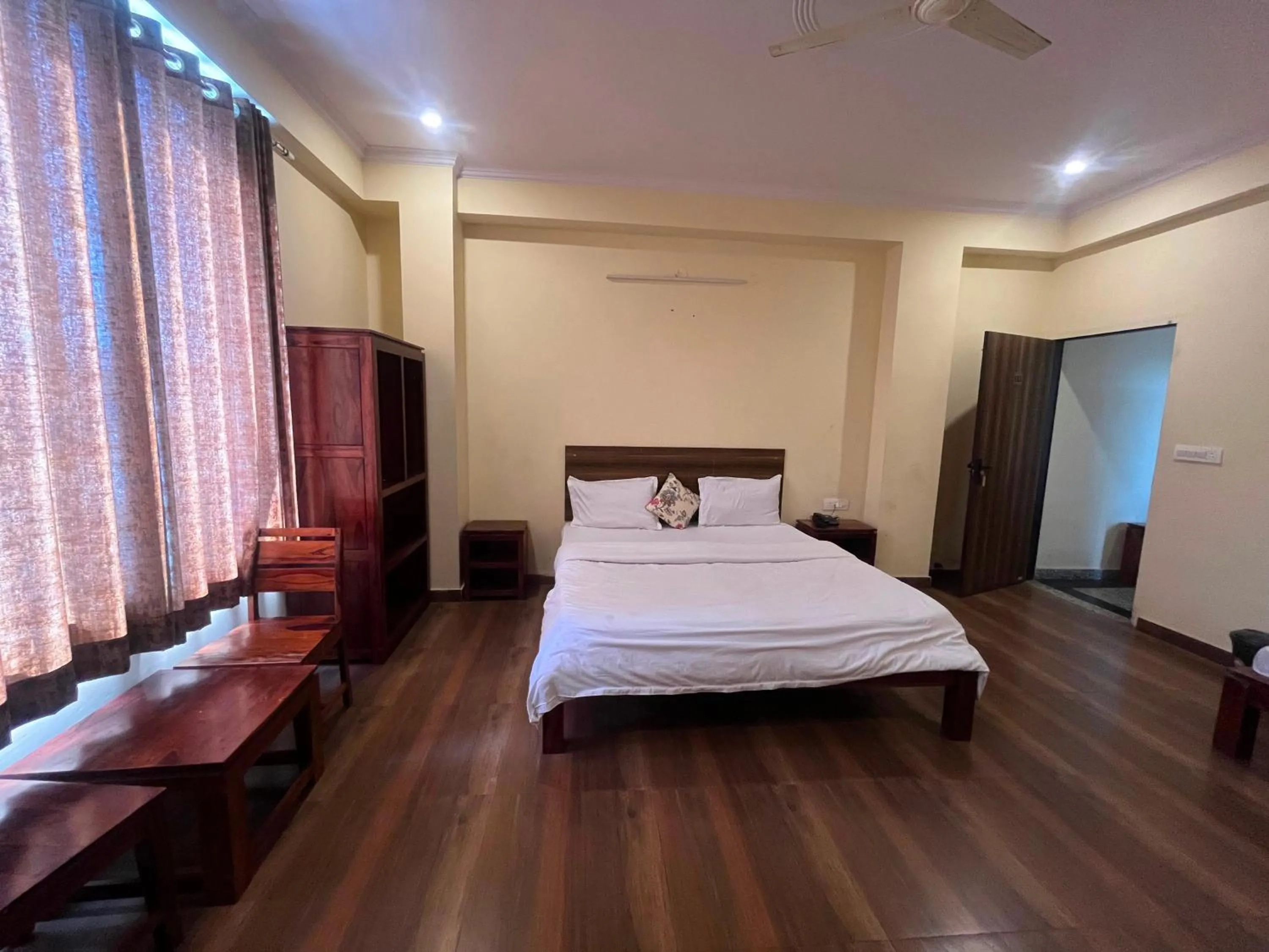 Bedroom, Bed in Hotel O Golden Manor Inn