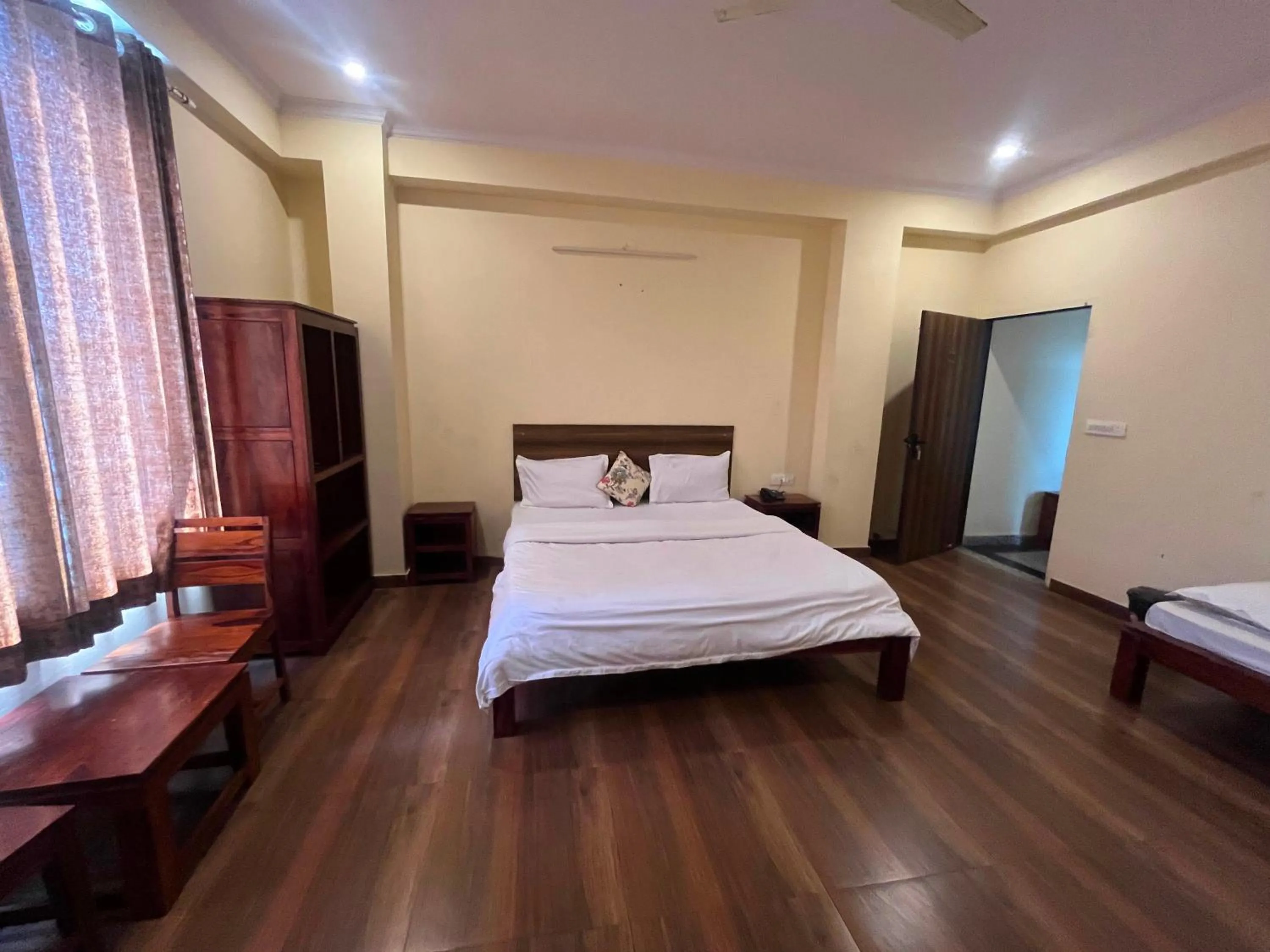 Bedroom, Bed in Hotel O Golden Manor Inn