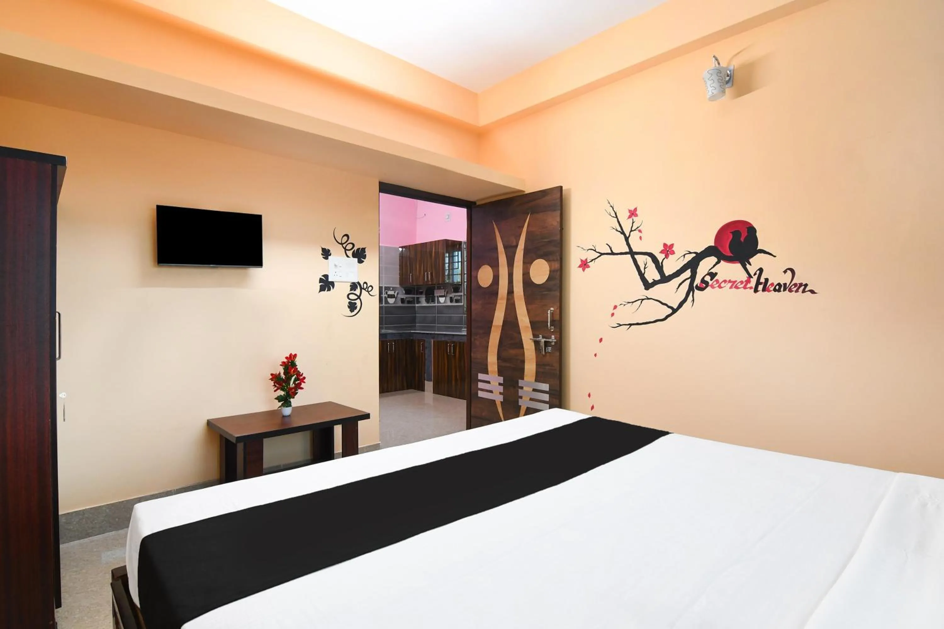 Bathroom, Bed in Hotel O Secret Heaven