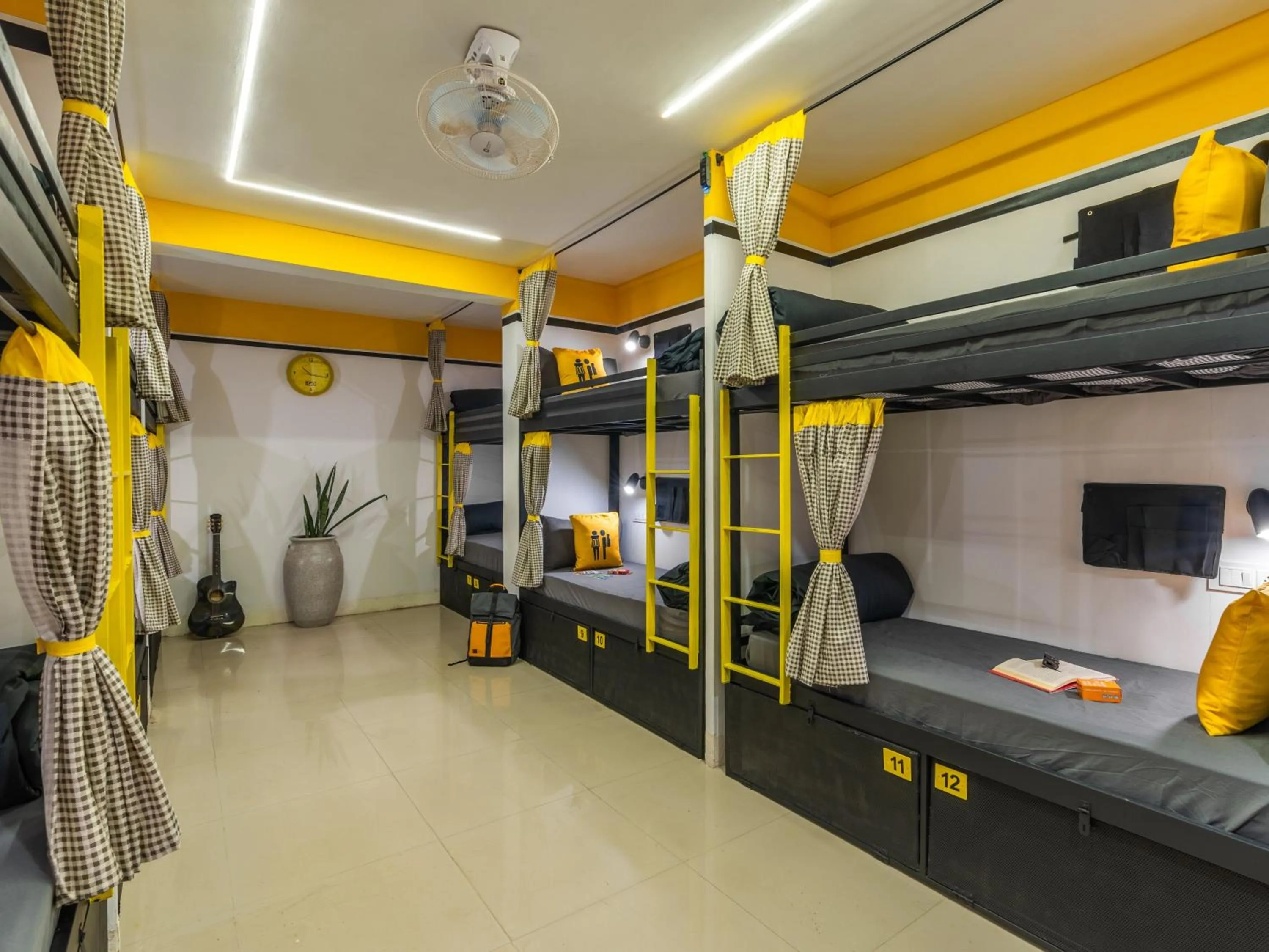  Bed in 12 Bed Mixed Dormitory - External Shared Washroom in The Hosteller Fort Kochi, Ocean Edge