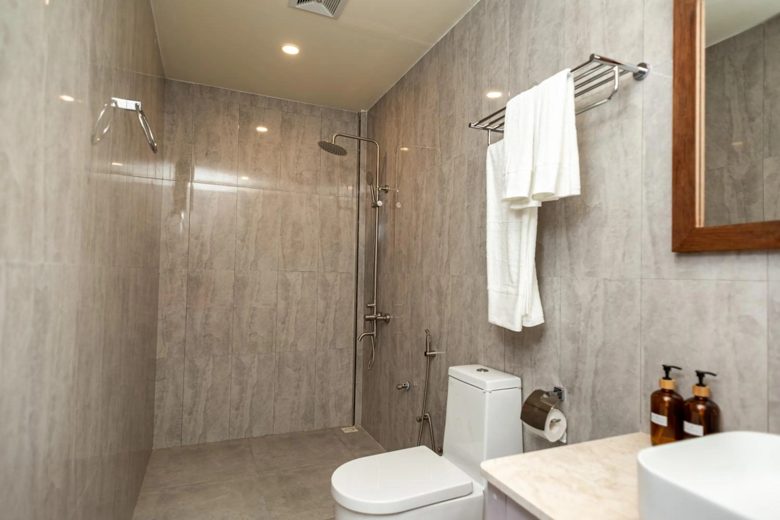 Shower in Horizon Dhigurah