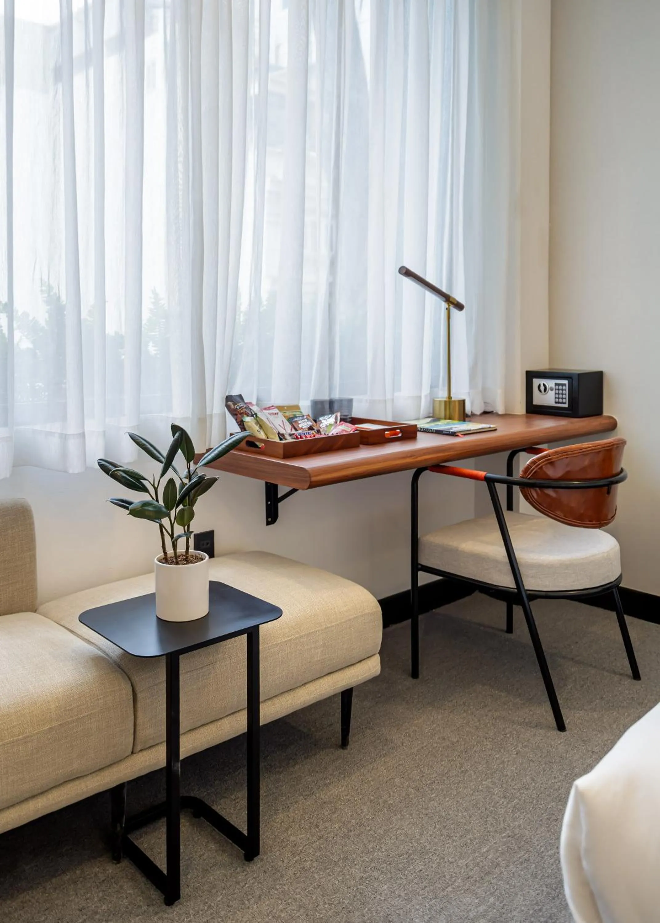 Metrolux City Contemporary Hotel