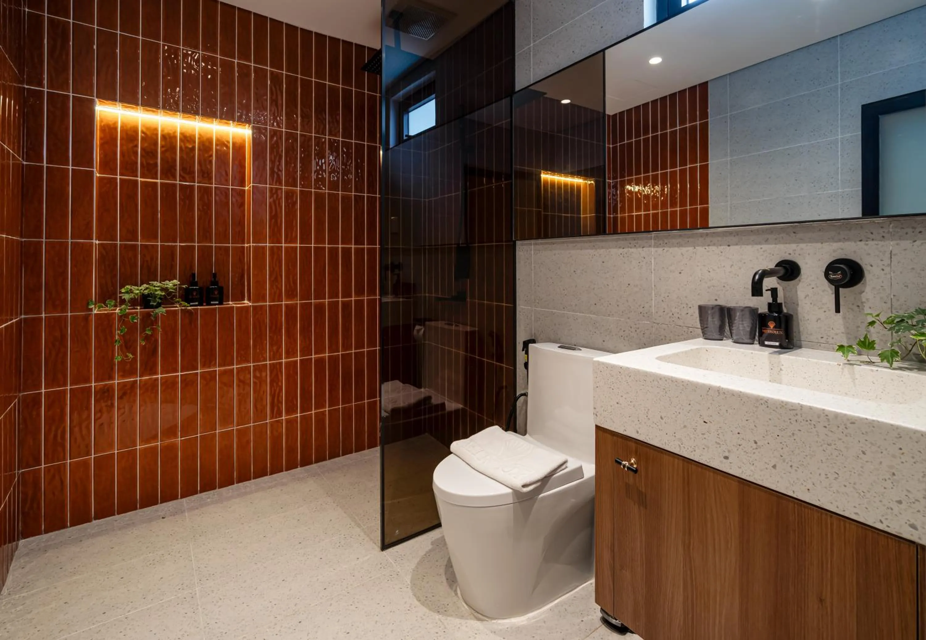 Toilet in Metrolux City Contemporary Hotel