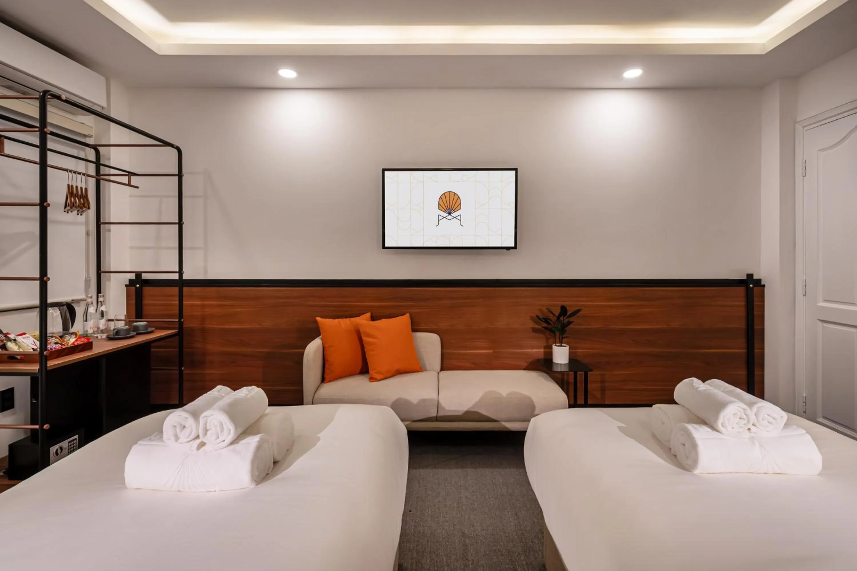 TV and multimedia, Bed in Metrolux City Contemporary Hotel
