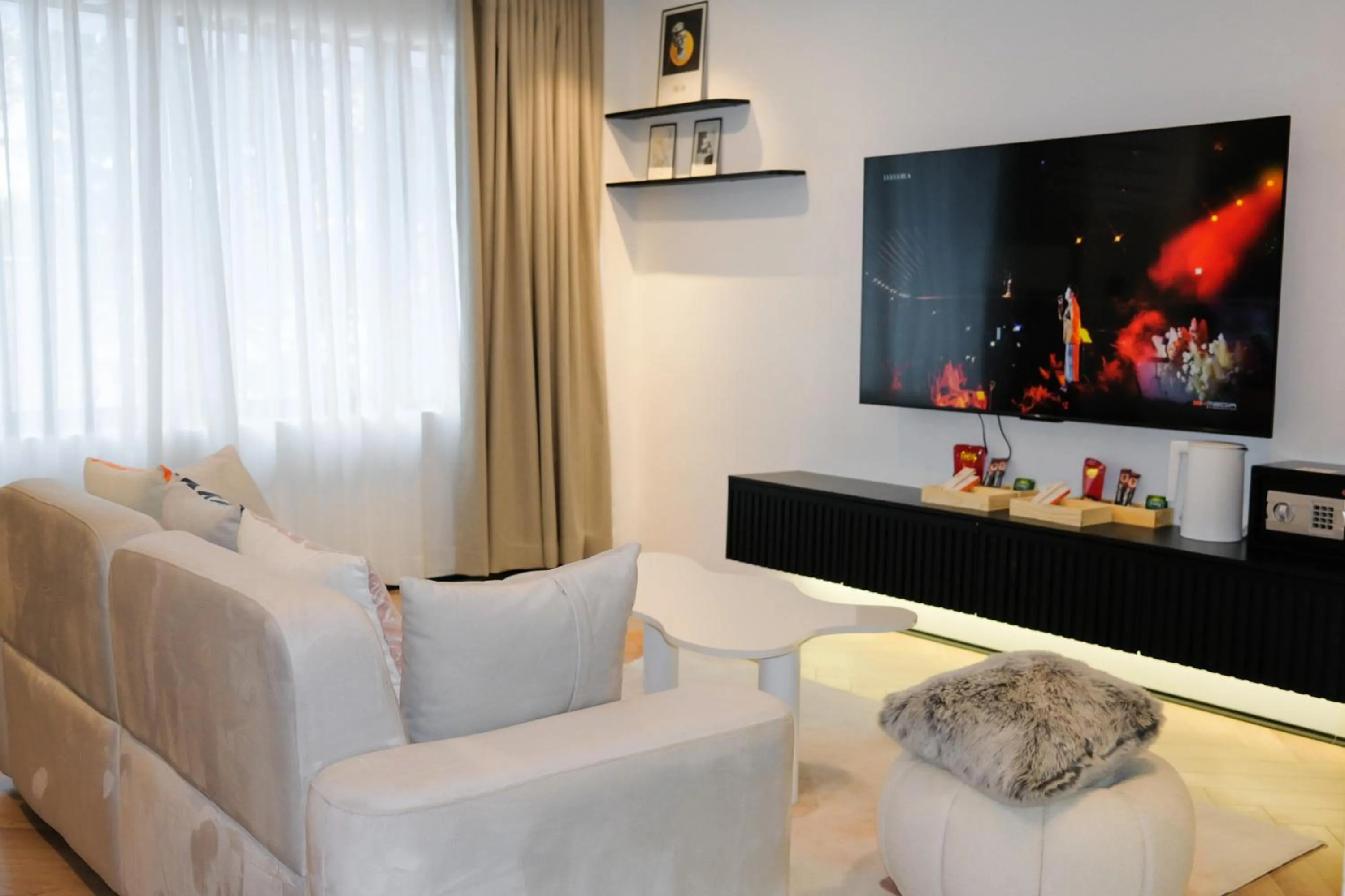 Metrolux City Contemporary Hotel