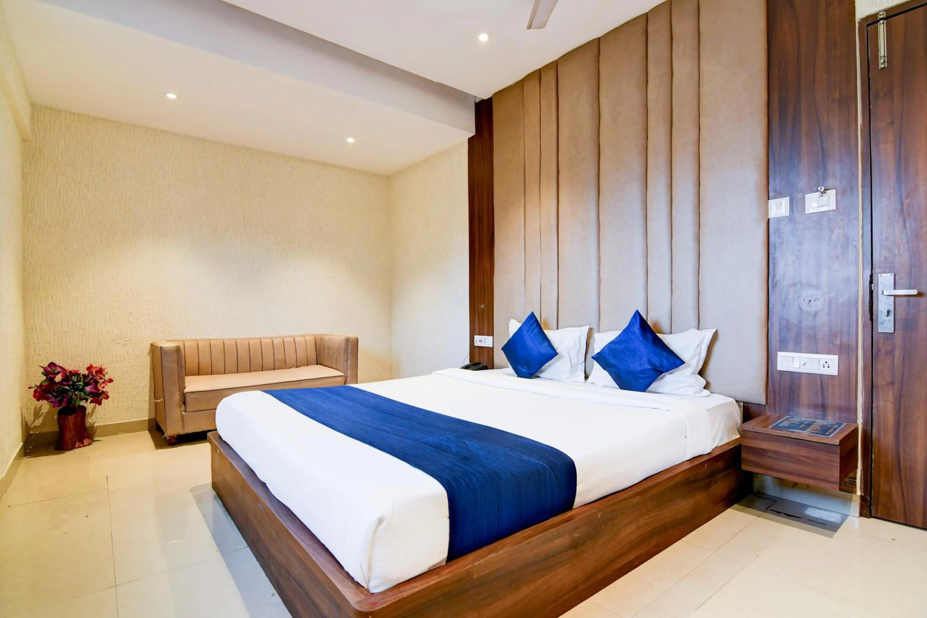 Bed in Hotel Brill View 500m From ITC Royal Kolkata