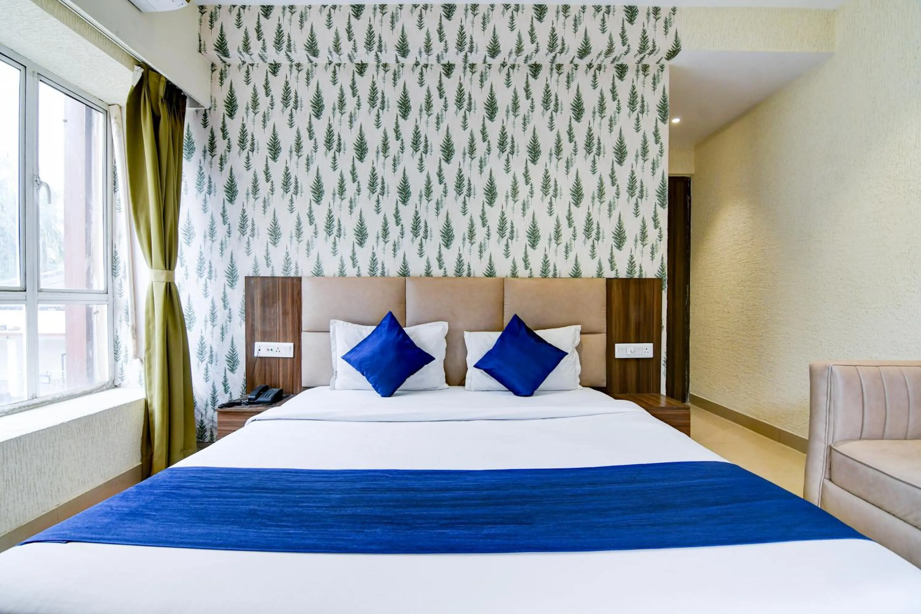 Bed in Hotel Brill View 500m From ITC Royal Kolkata