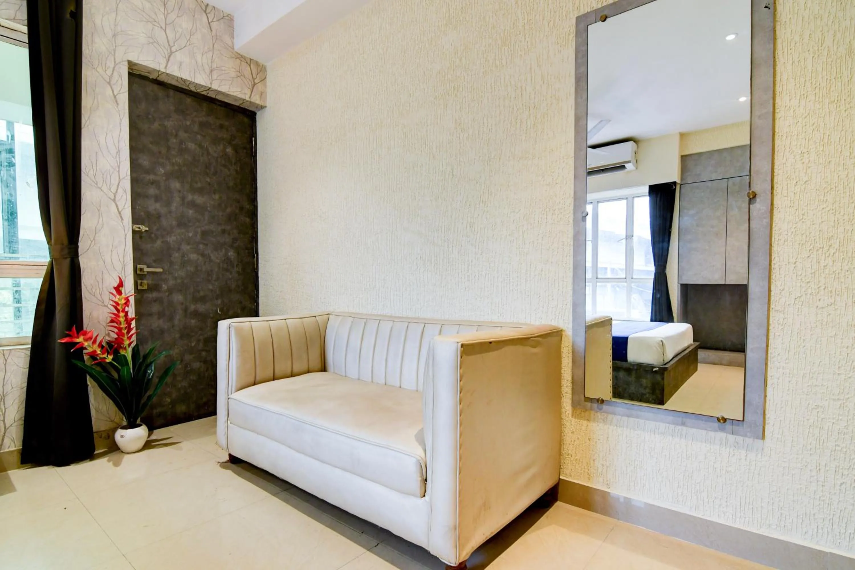 Bed in Hotel Brill View 500m From ITC Royal Kolkata