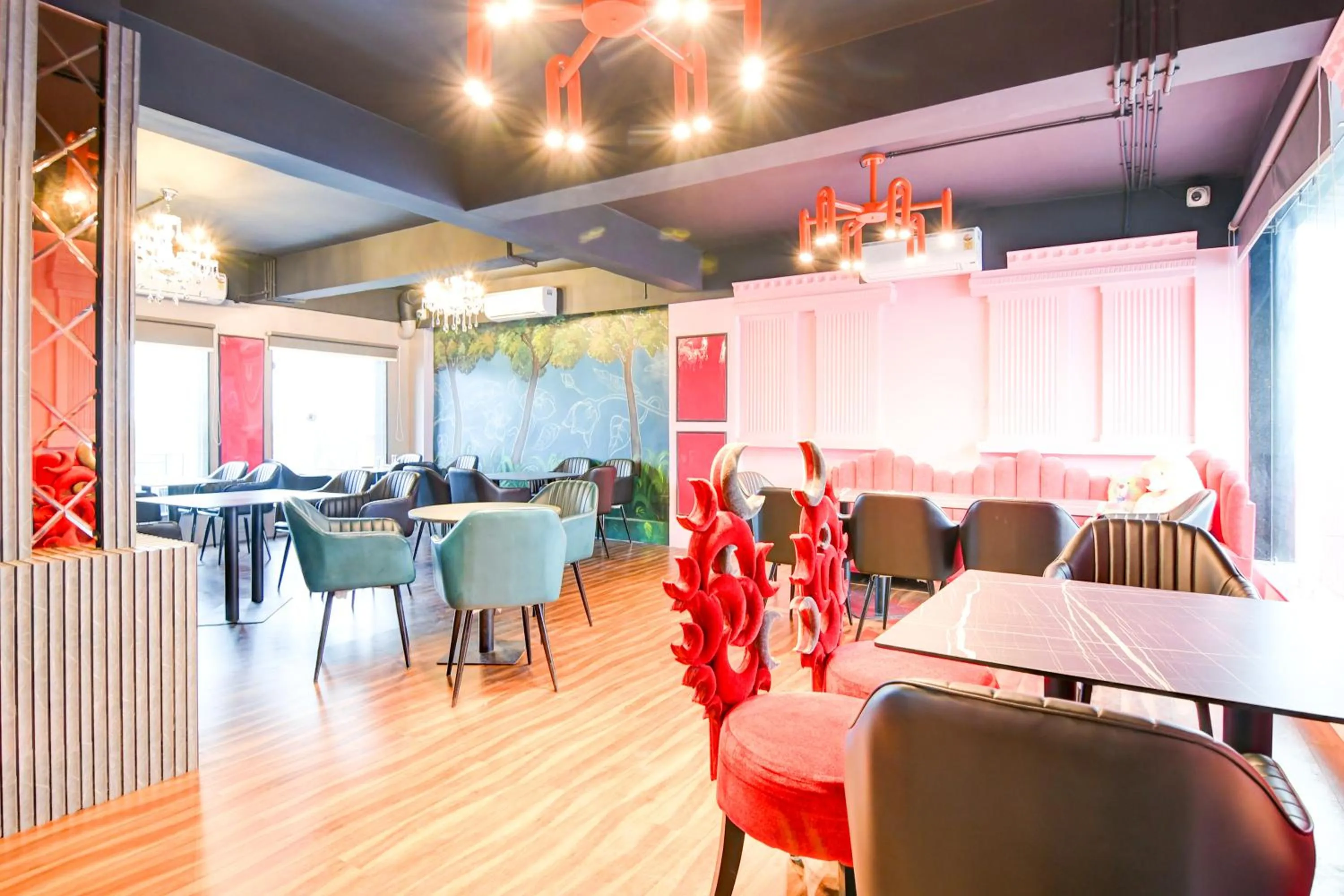 Restaurant/places to eat in Hotel Brill View 500m From ITC Royal Kolkata