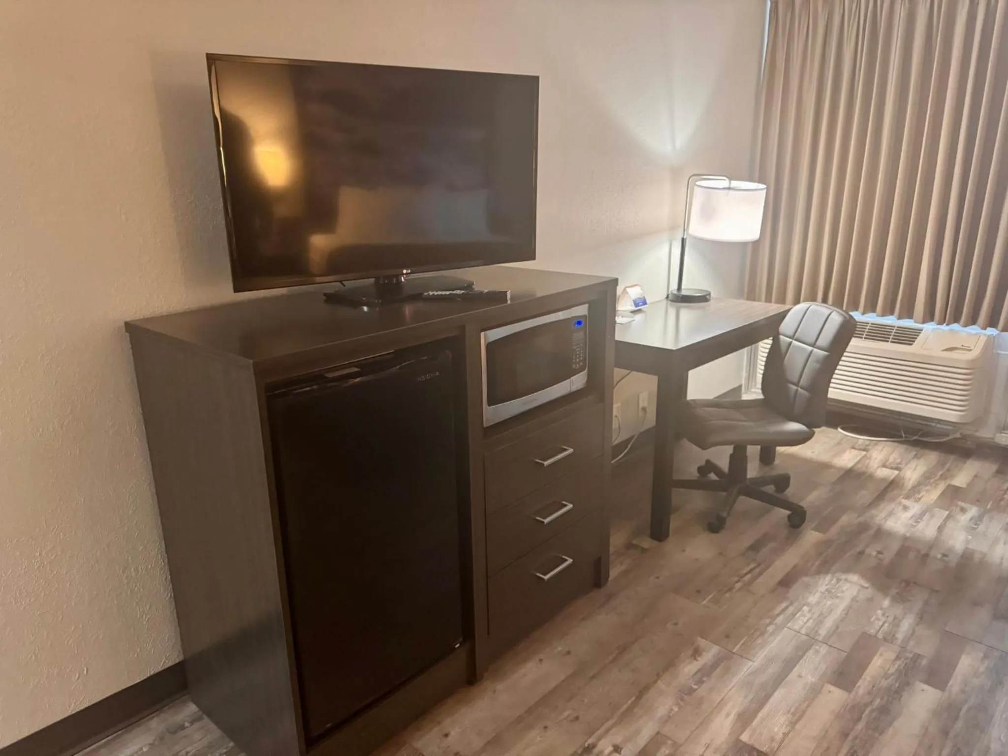 TV and multimedia in Super 8 by Wyndham Great Falls City Center