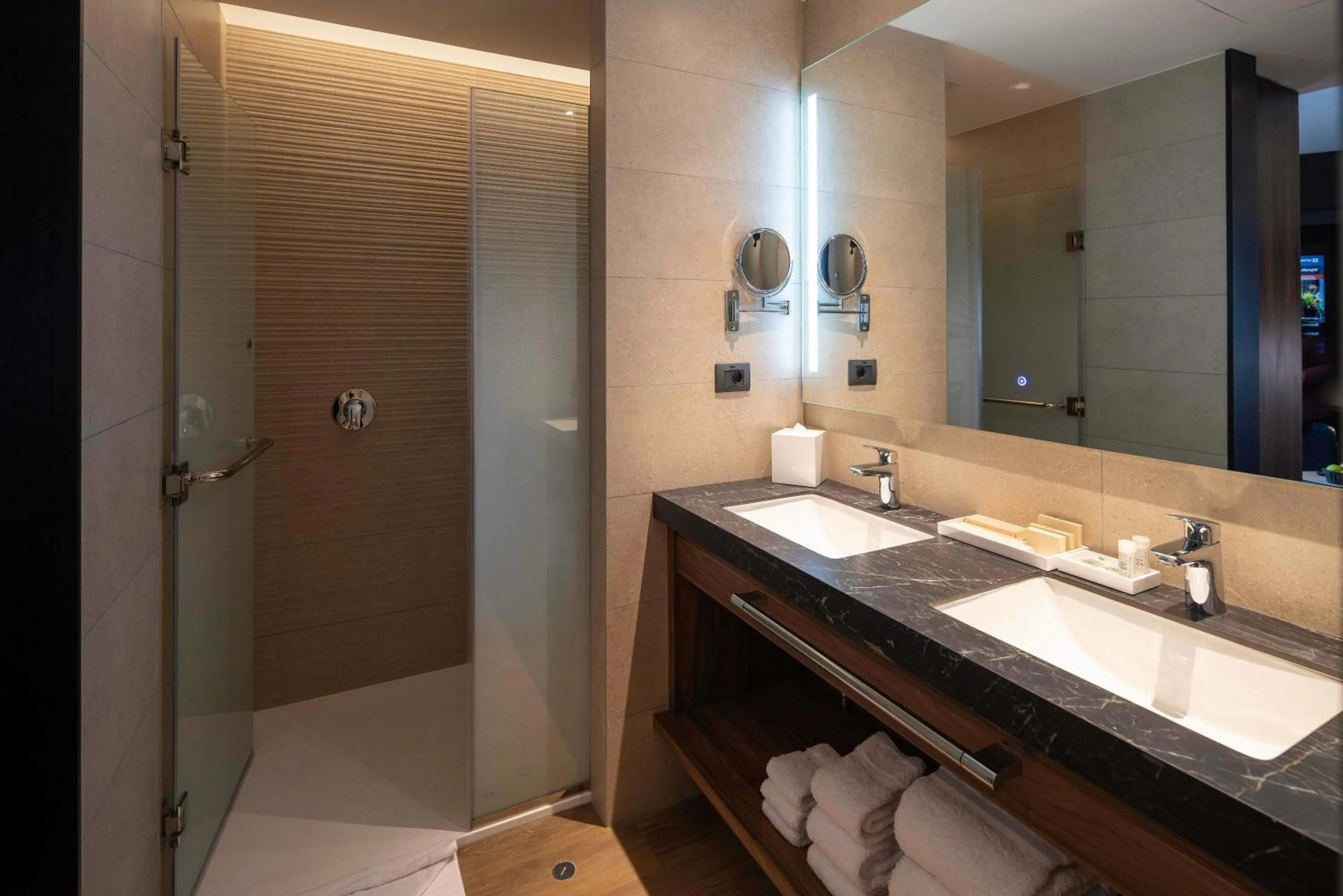 Bathroom in Wyndham Grand Costa Del Sol Lima Airport