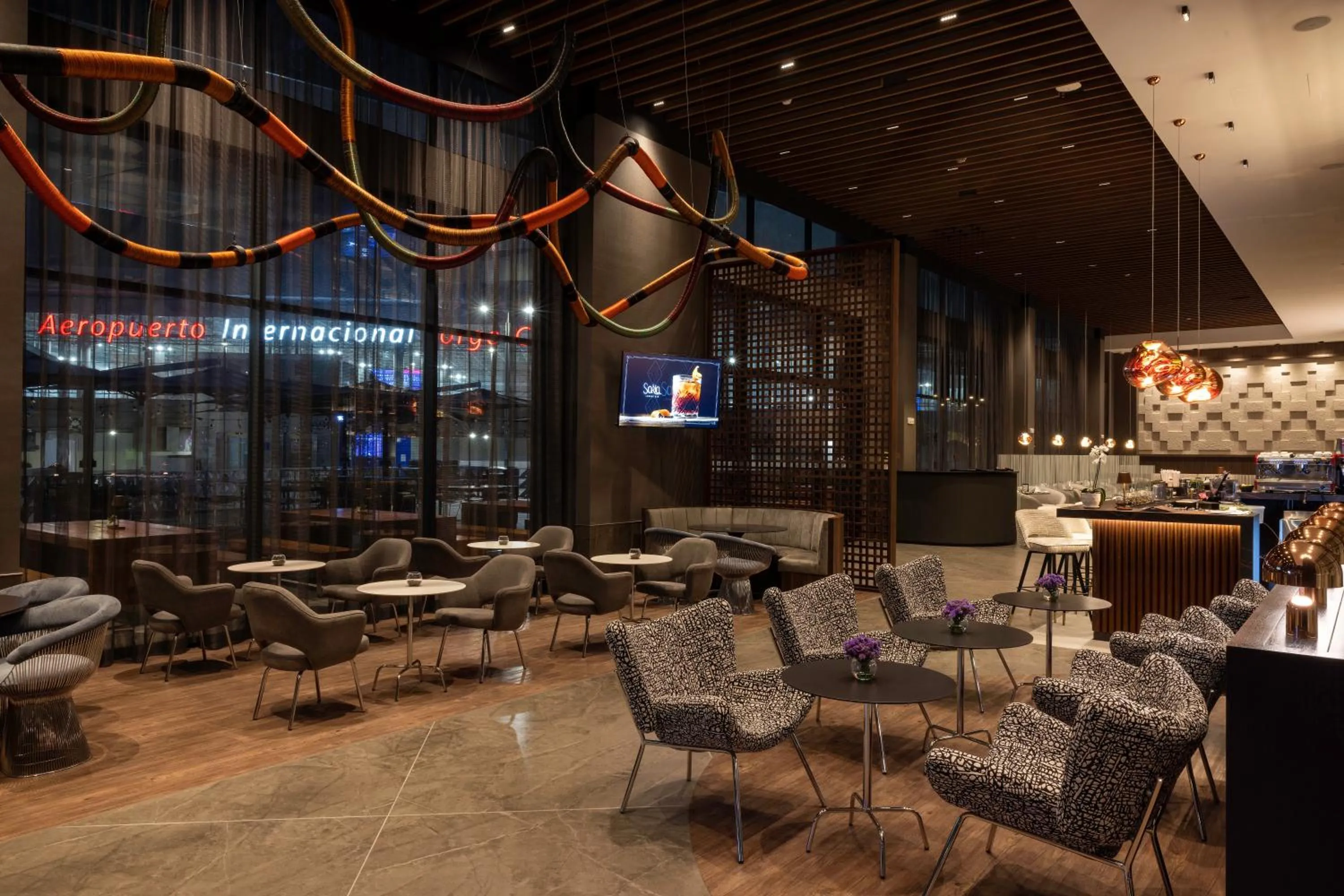 Lounge or bar in Wyndham Grand Costa Del Sol Lima Airport