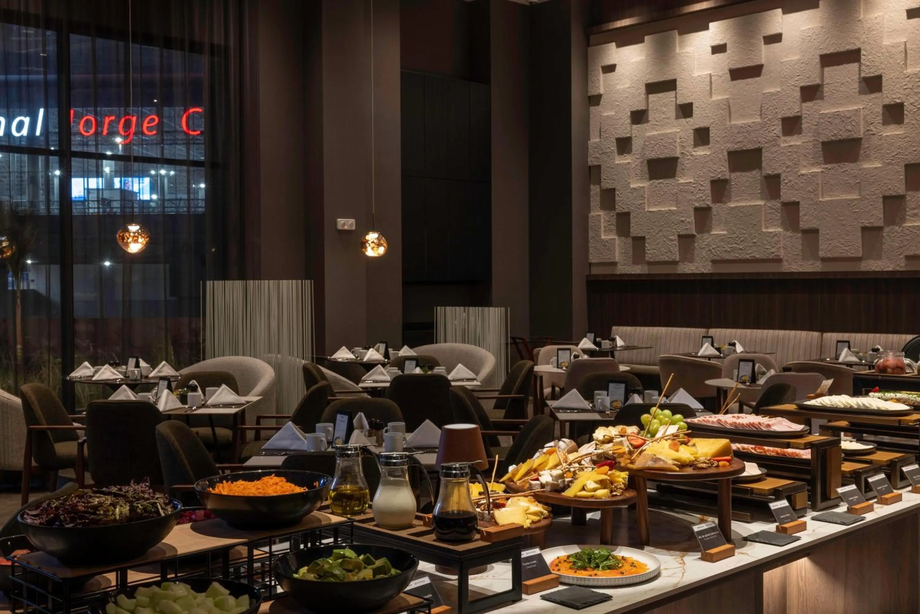 Restaurant/places to eat in Wyndham Grand Costa Del Sol Lima Airport