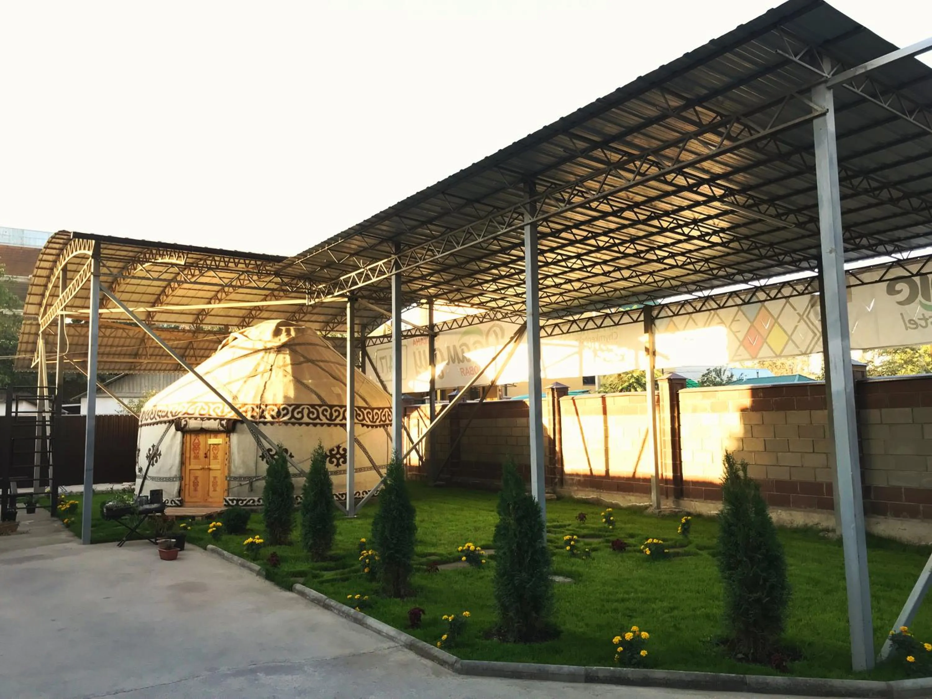 Garden in Apple Hostel Bishkek