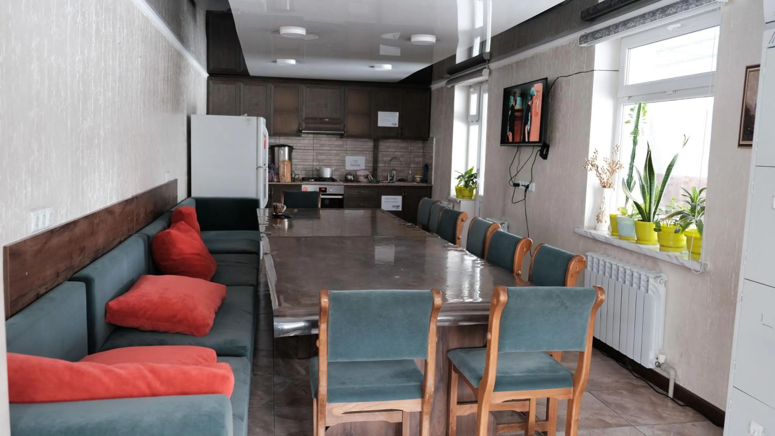 TV and multimedia in Apple Hostel Bishkek