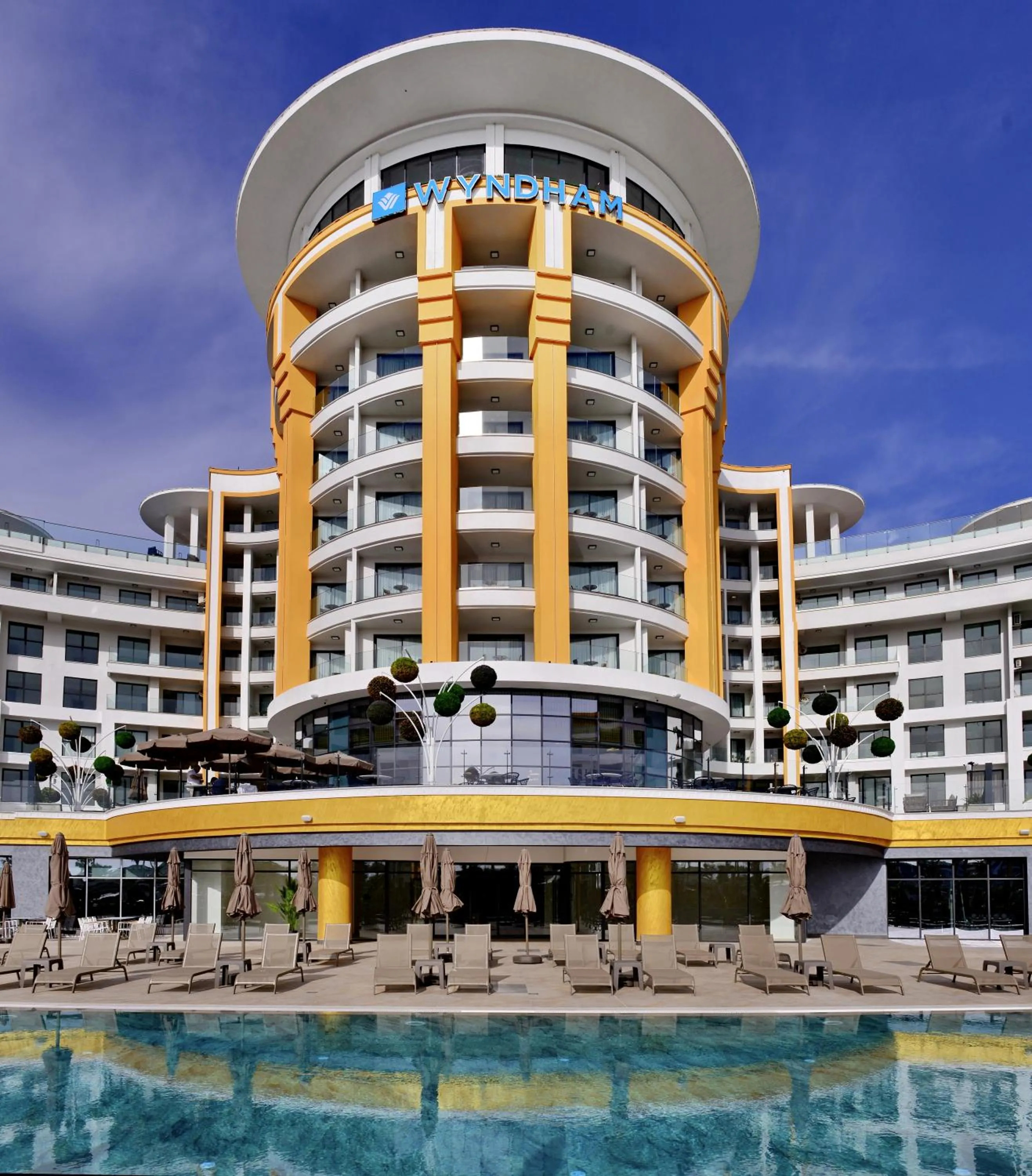 Azura World Hotel