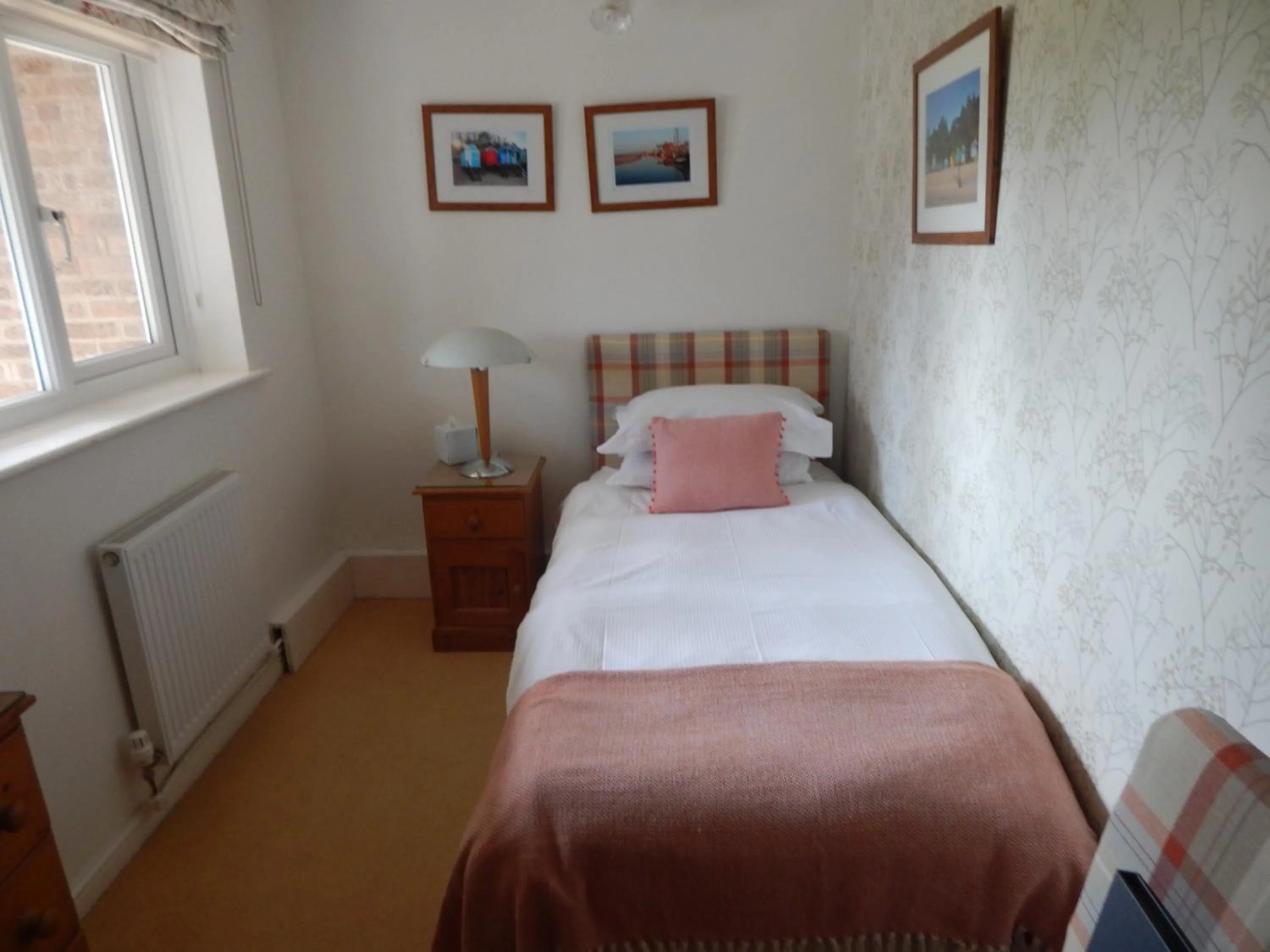 Bedroom, Bed in Fairlight Lodge