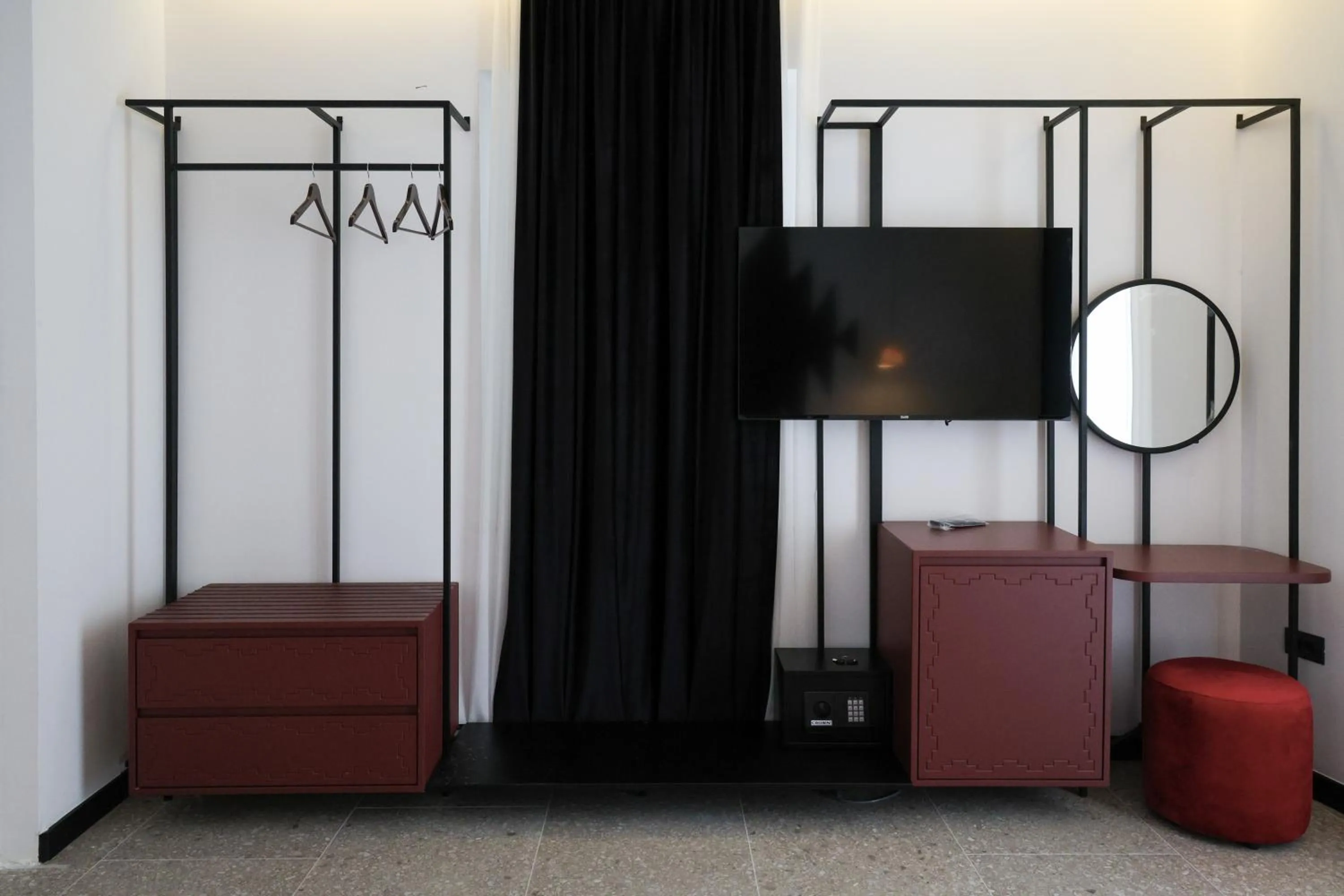 Communal lounge/ TV room in Bazaar Hotel