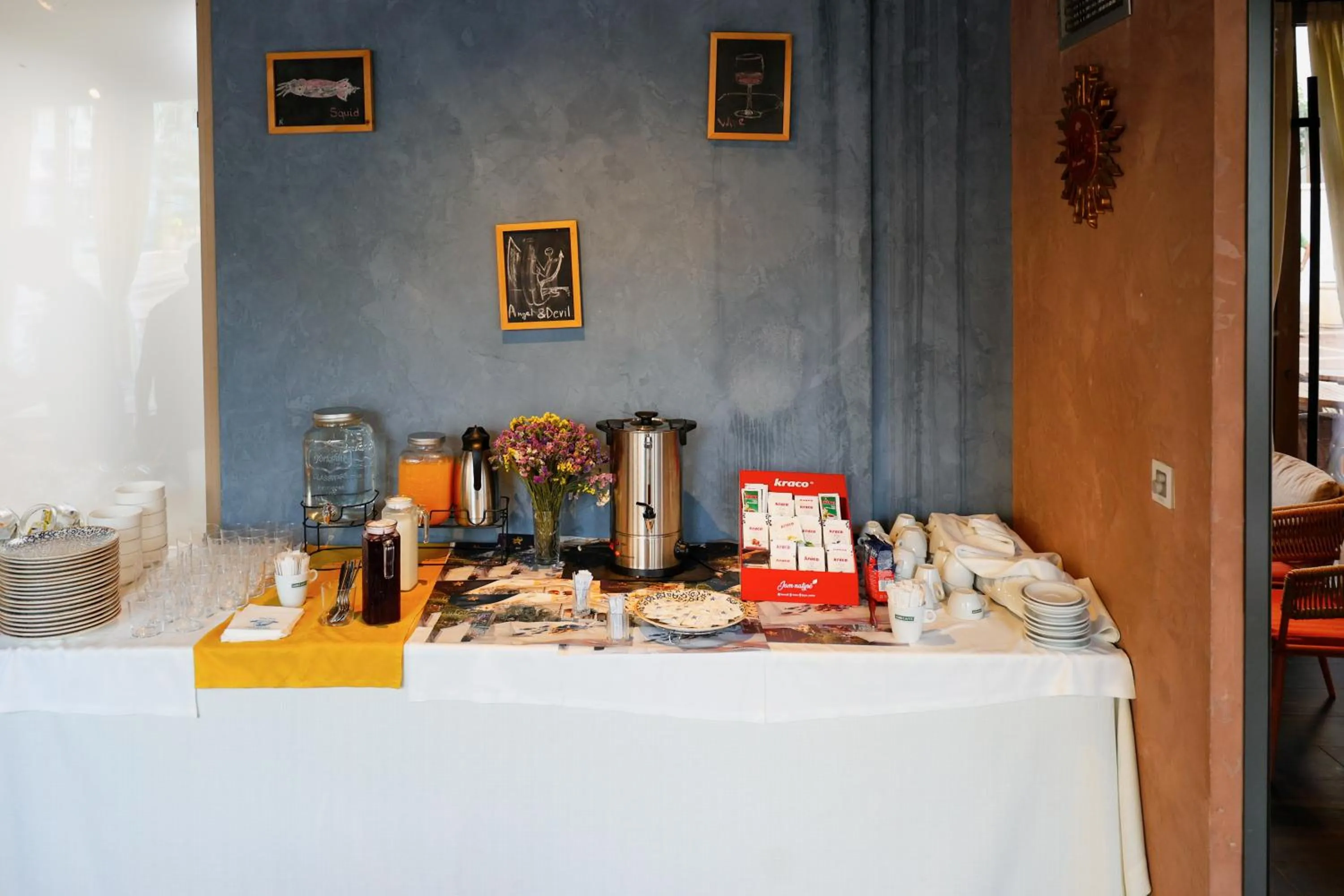 Coffee/tea facilities in Bazaar Hotel