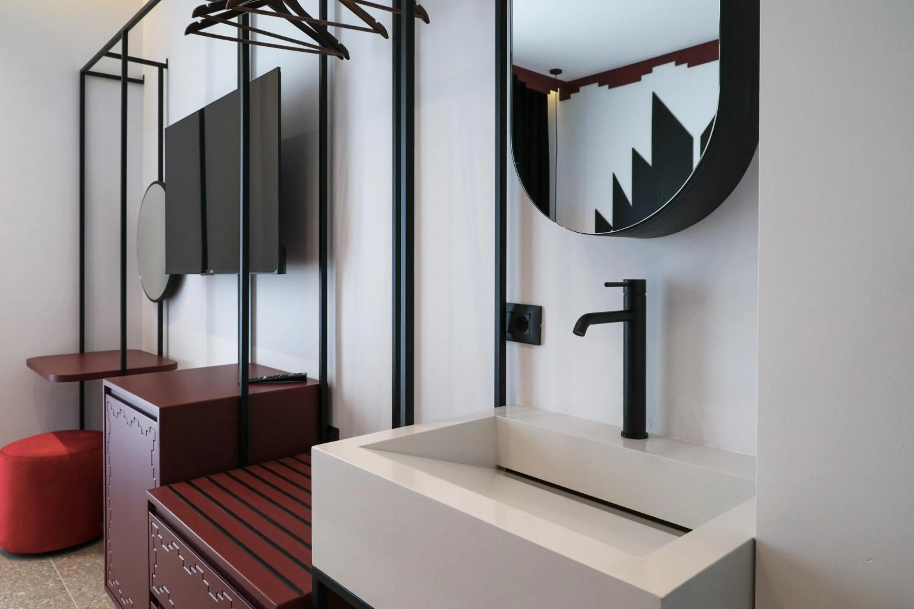 Communal lounge/ TV room in Bazaar Hotel