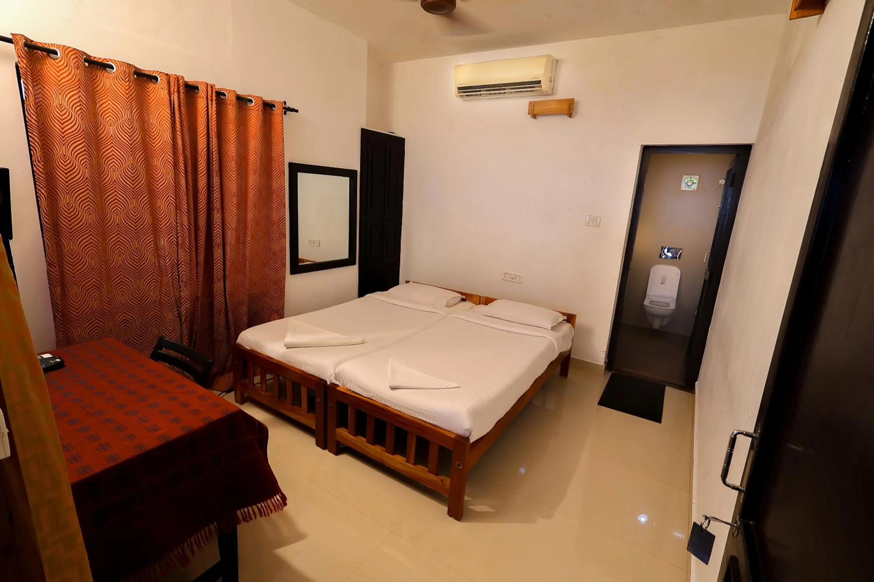 Bed in ILLIKKALAM Lakeside Cottages Kumarakom Kerala