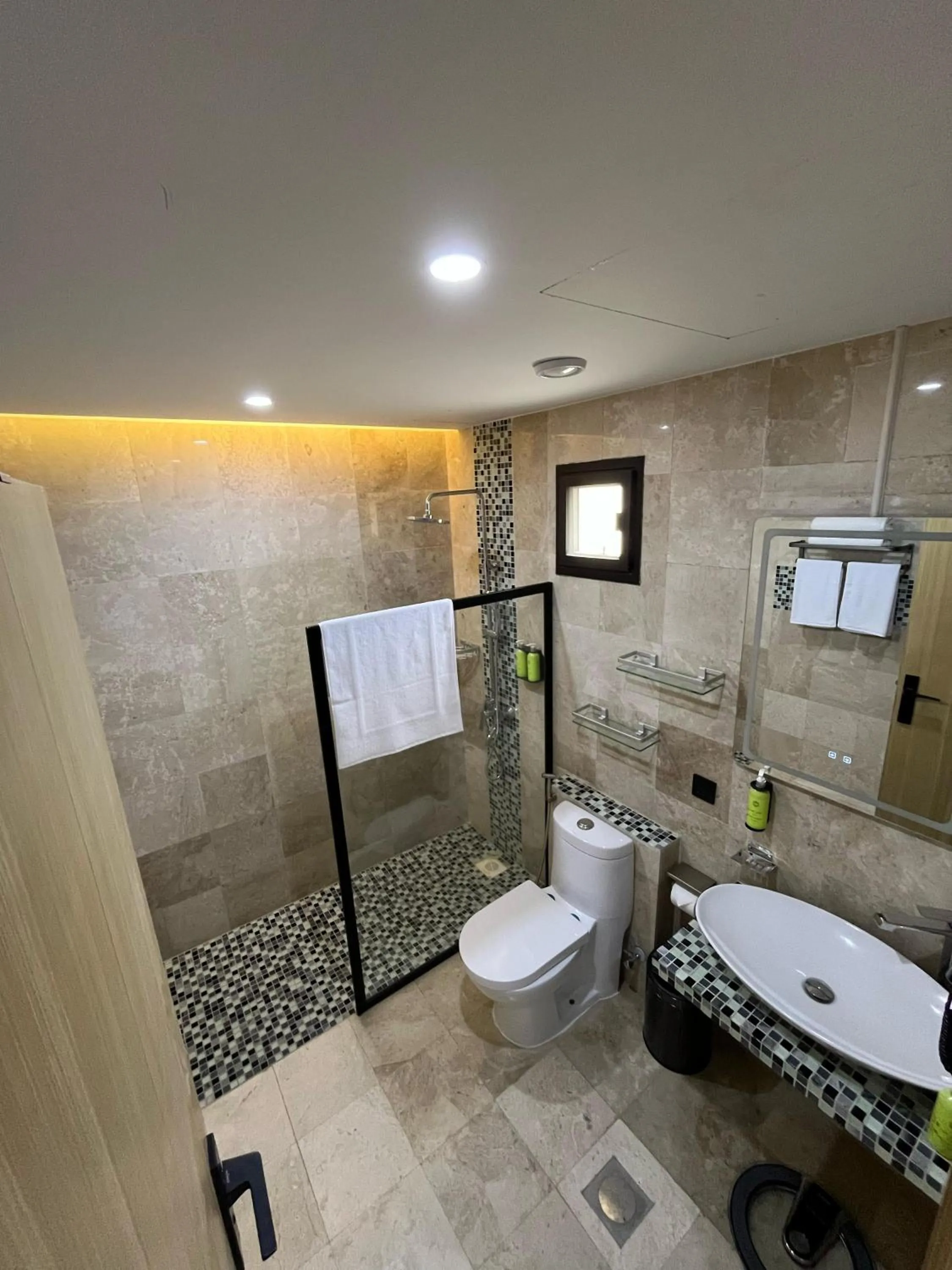 Shower in Al Sawadi Beach Resort & Spa