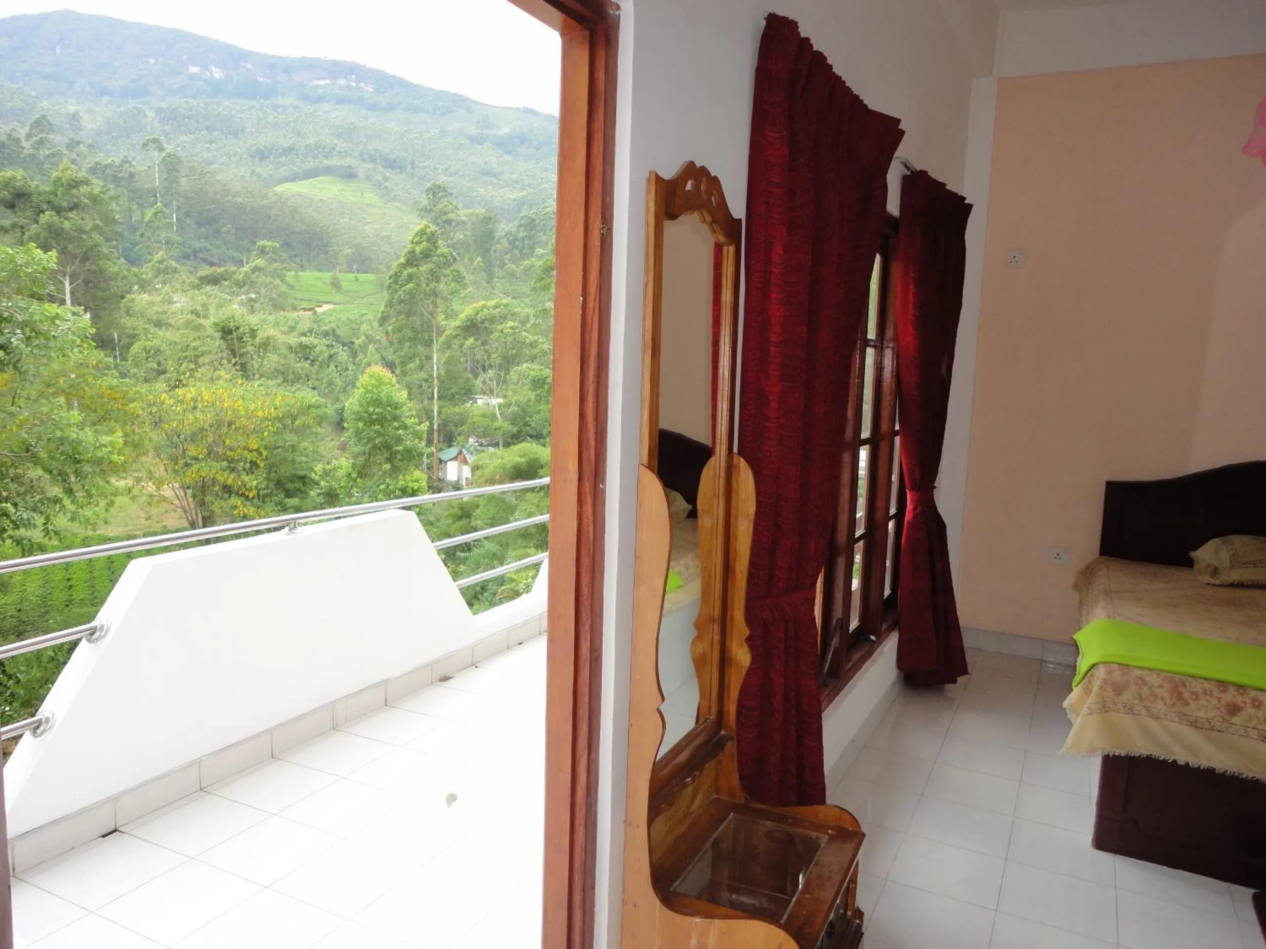 Mountain view, Bed in White Elephant Hotel