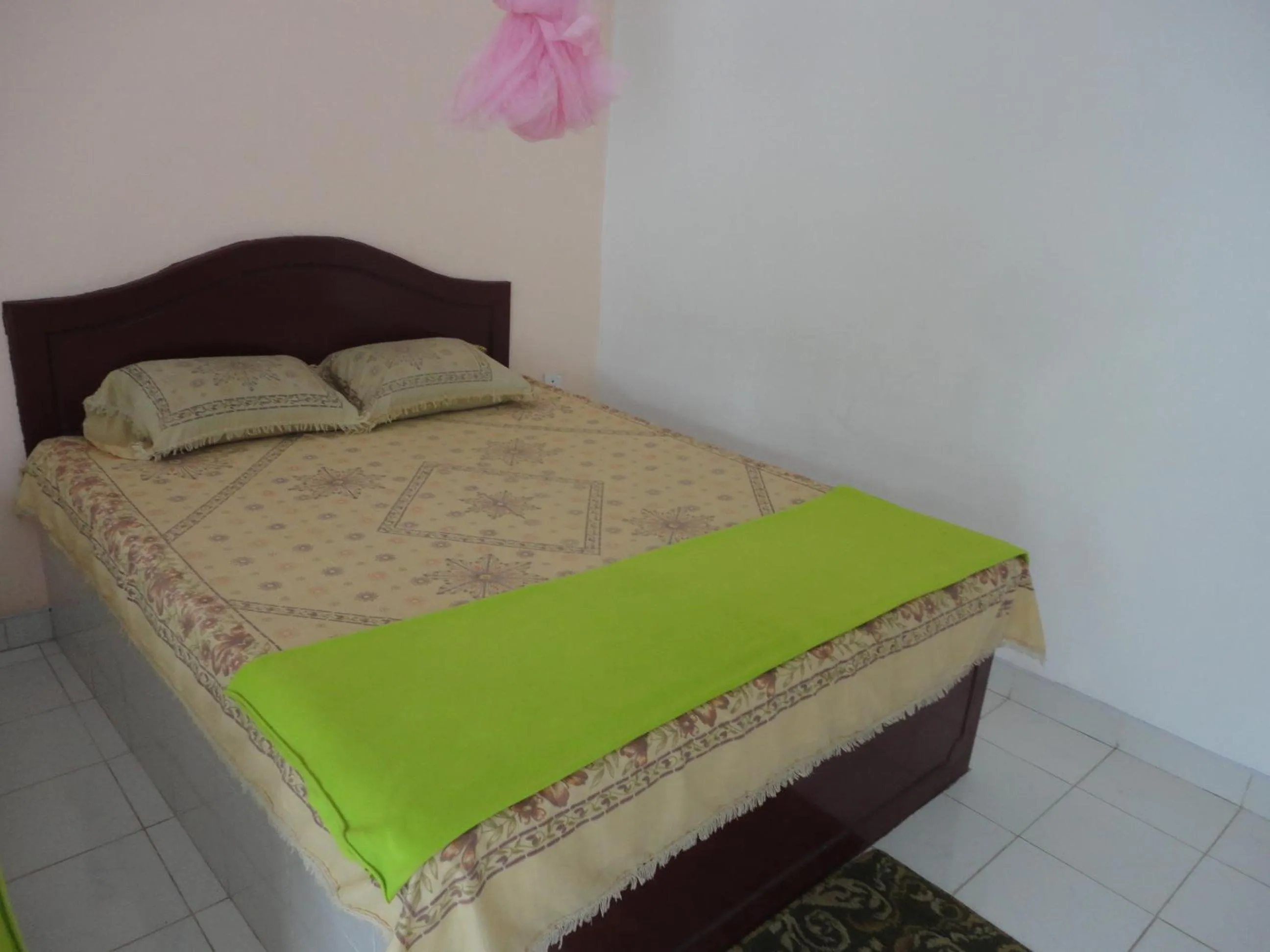 Bedroom, Bed in White Elephant Hotel