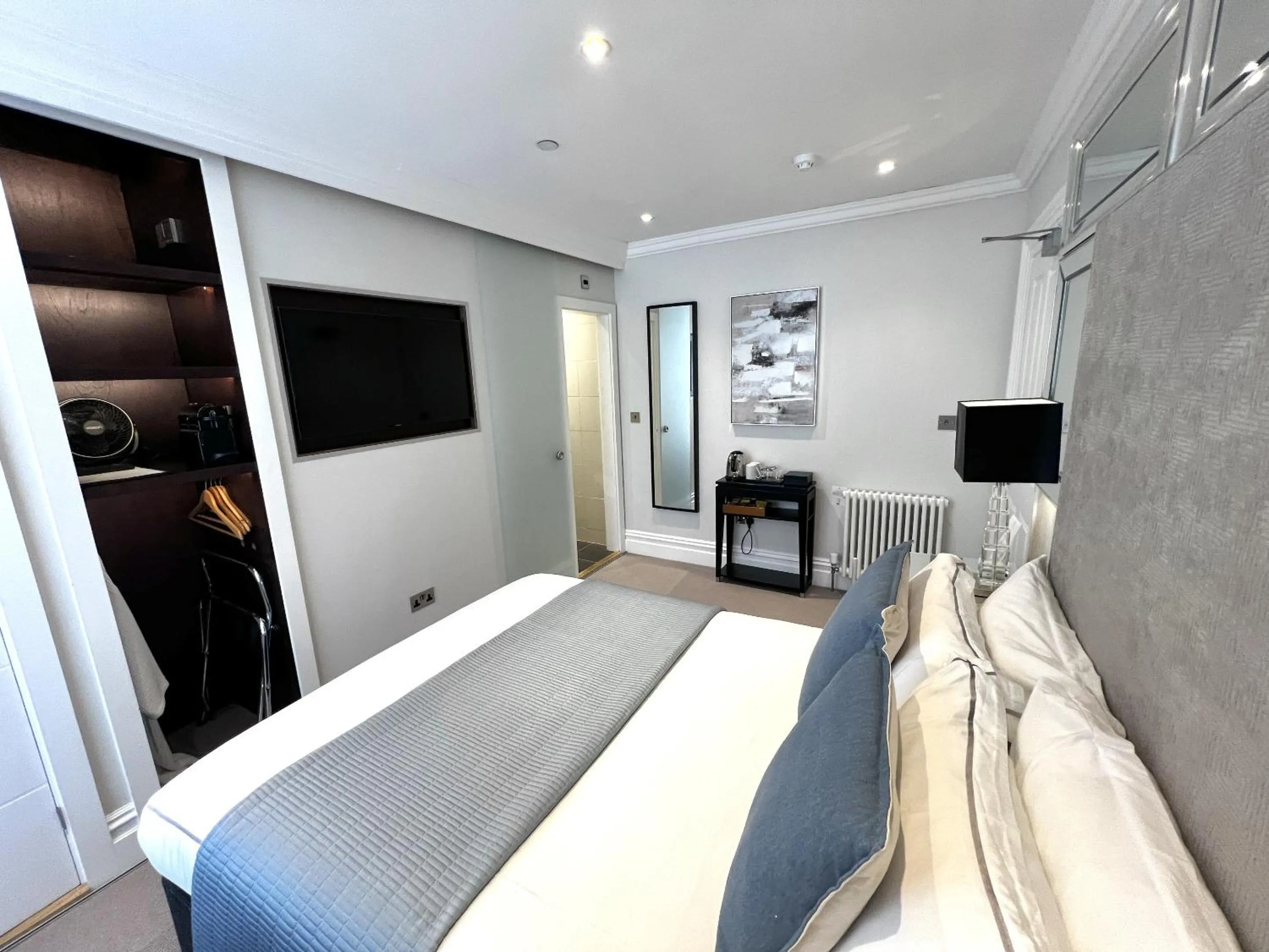 Bedroom, Bed in Tavistock House Hotel