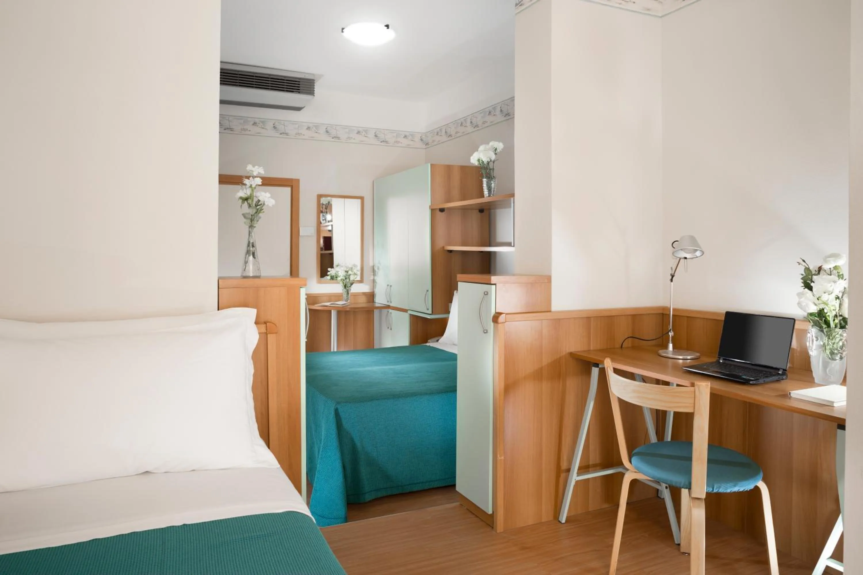 Bedroom, Bed in Hotel Sampaoli