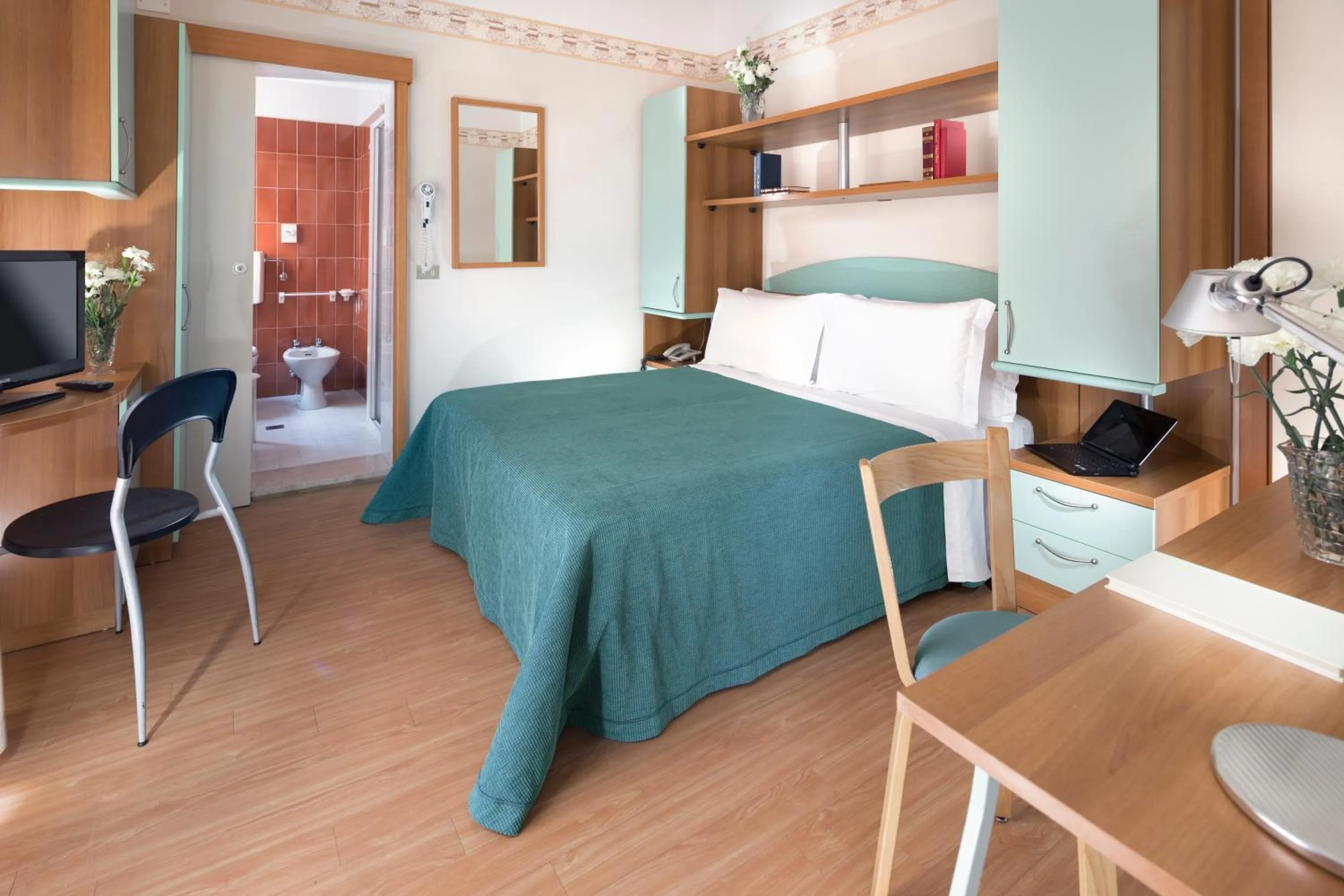 Bedroom, Bed in Hotel Sampaoli