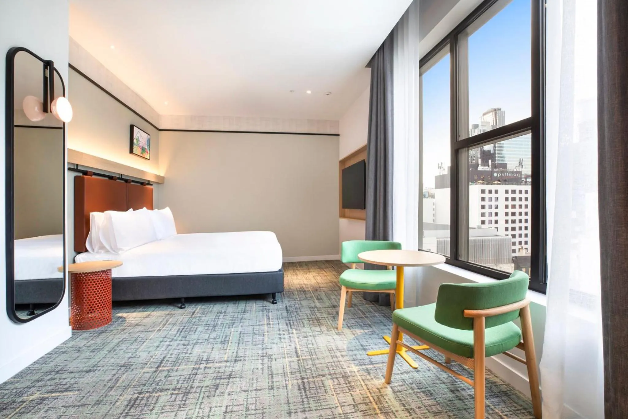 Photo of the whole room, Bed in Holiday Inn Melbourne Bourke Street Mall by IHG